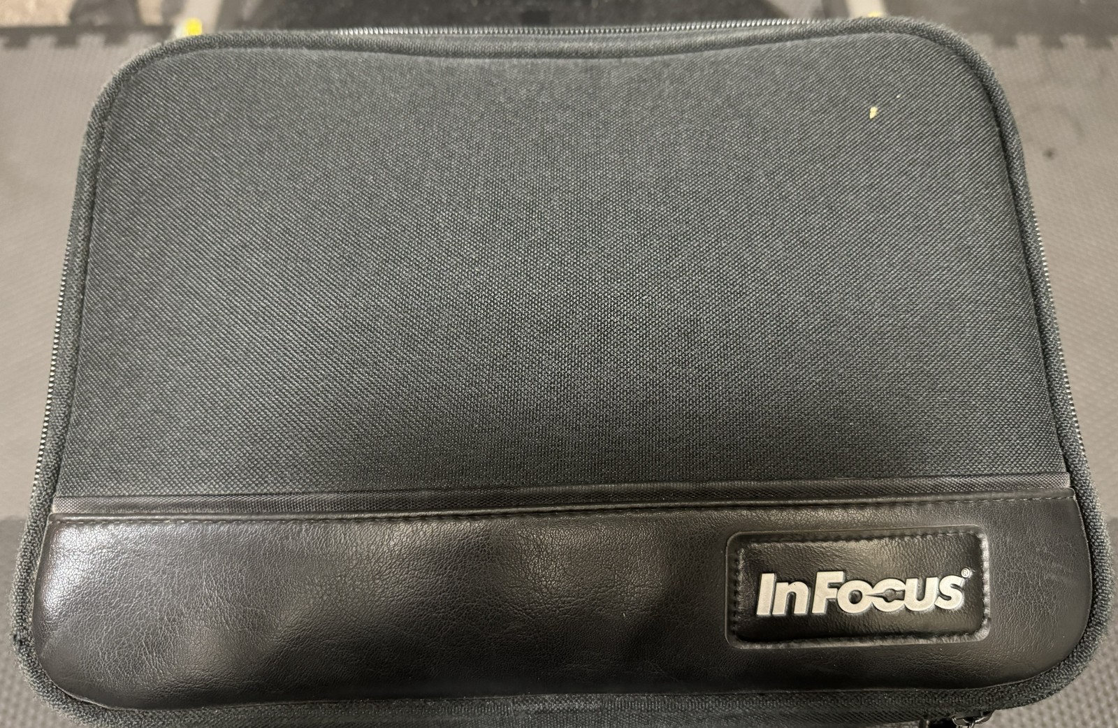 InFocus LP130 DLP Projector + Case, Cables, Remote, tested