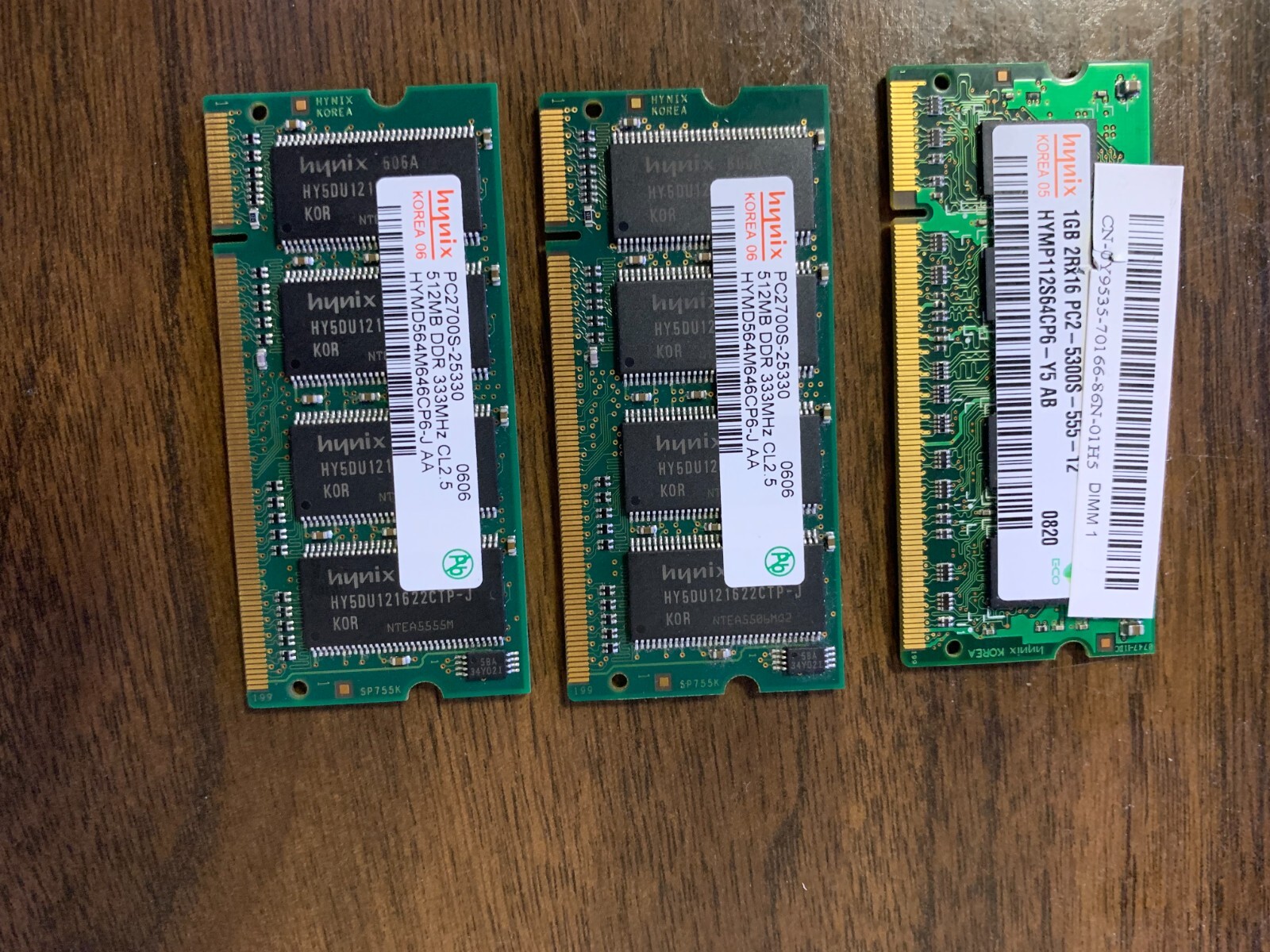 Lot of 3 MEM Hynix 1GB & 2X 512MB Laptop Memory 