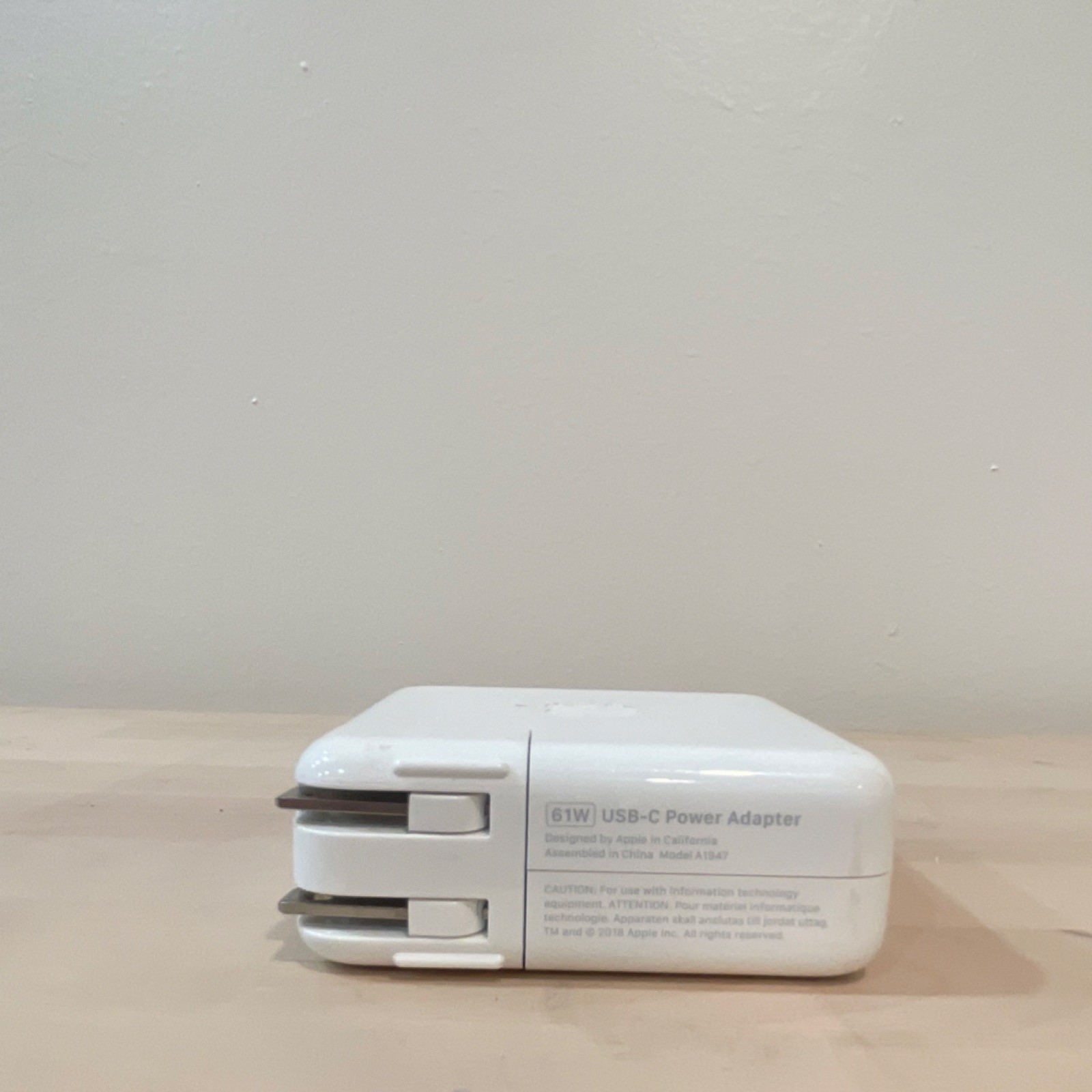Apple 61W USB-C Charger A1947 for MacBook Pro, White, 20.3V 3A