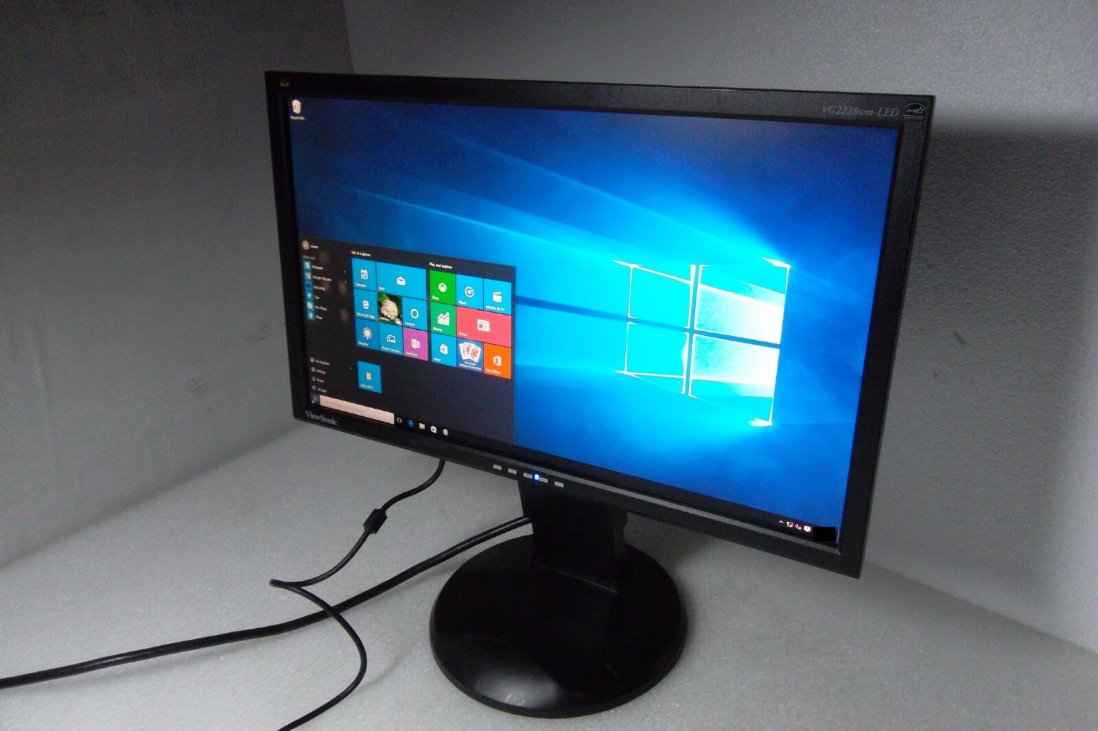 ViewSonic VG2228WM-LED 22" Monitor w/Speakers USB Hub 1080p FHD DVI VGA VS14298