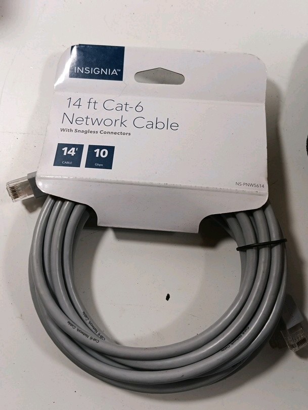 Insignia Cat-6 Network Cable 25 ft with Snagless RJ-45 connectors NS-PNW5614 new