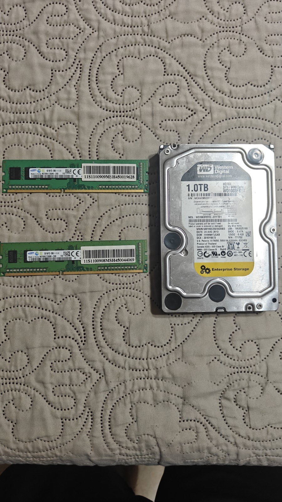 Untested Western Digital 1TB SATA HDD and 6gb DDR3 Samsung Total Ram