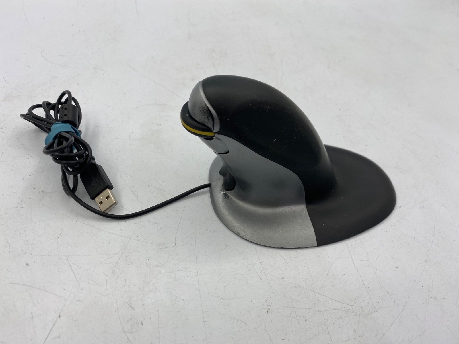 Ergonomic Penguin Wired Vertical Mouse By Fellowes Adjustable DPI USB Connection