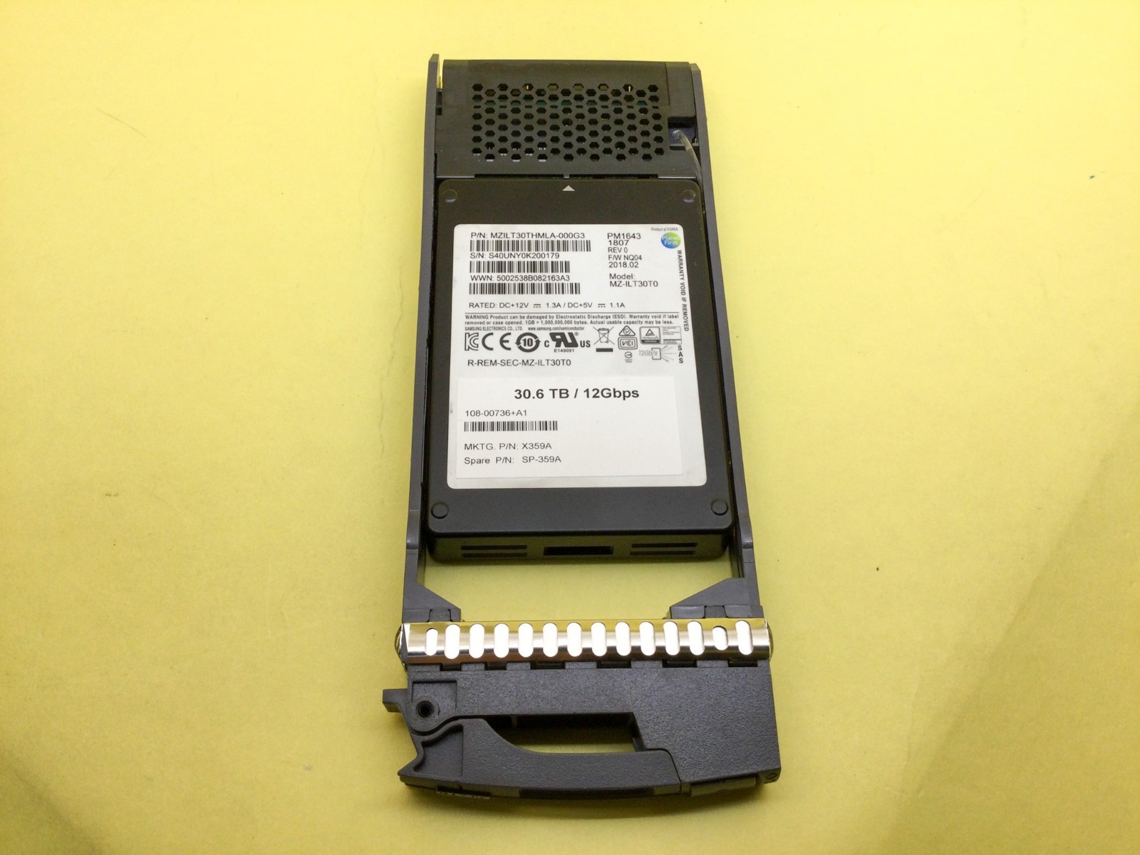 X359A NetApp 30.72TB SAS 12Gb/s 2.5in SSD 108-00736 with tray MZ-ILT30TB/ILT30T0