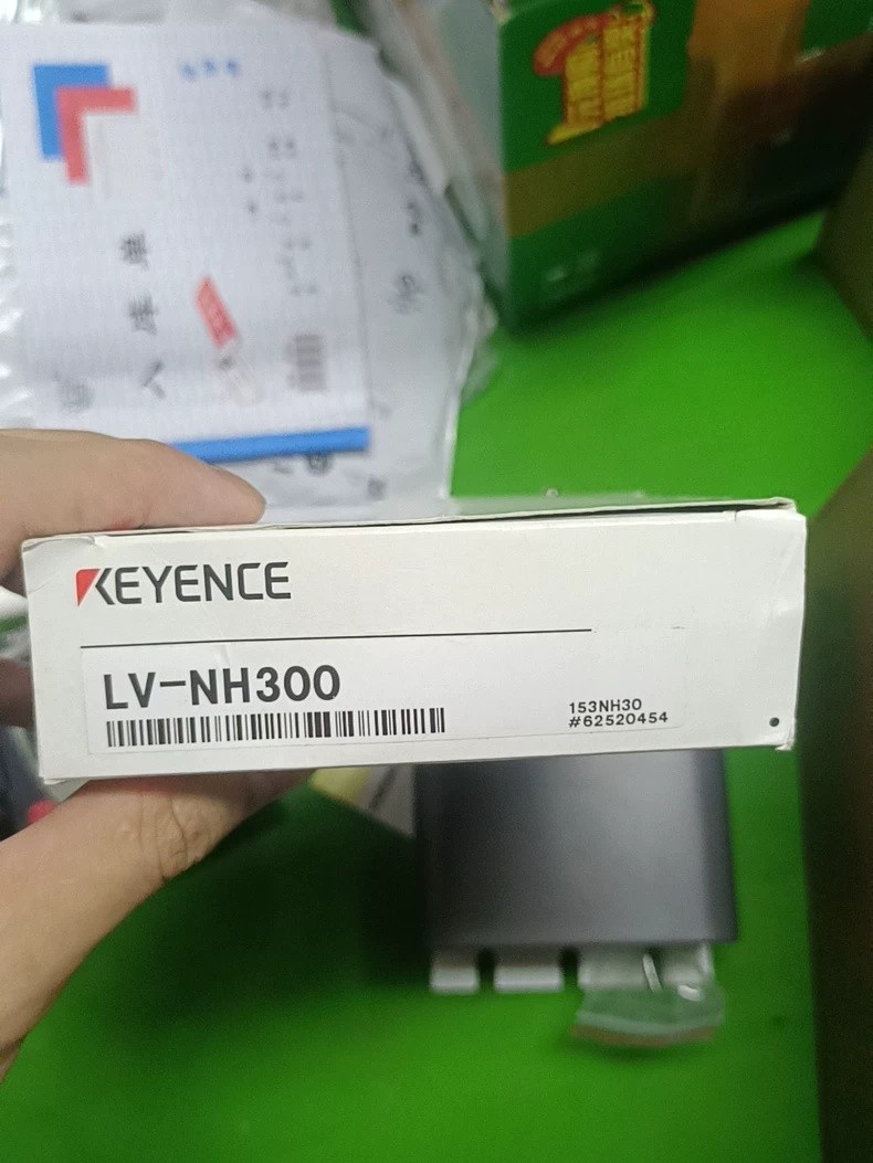 Keyence LV-NH300 Laser Sensor LV-NH300 New In Box US Free TAX 1Pcs