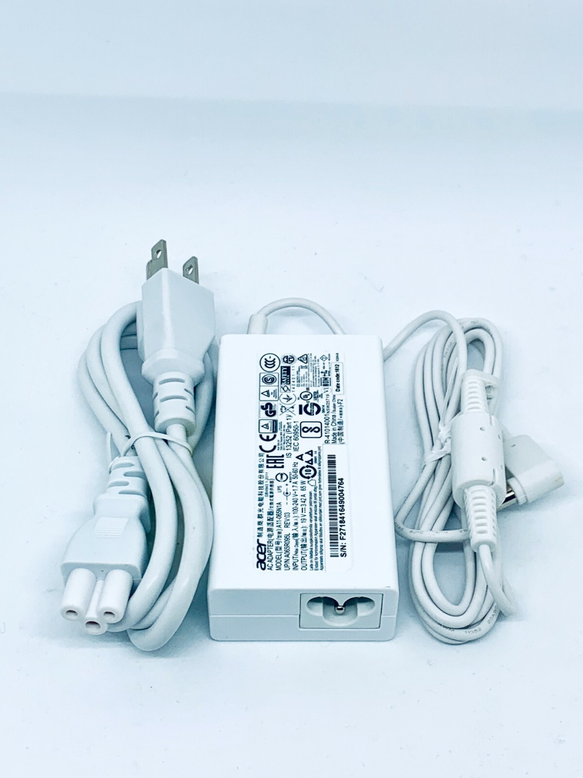 Acer Aspire V3-472P, V3-572P, V3-574 charger ac power adapter white genuine