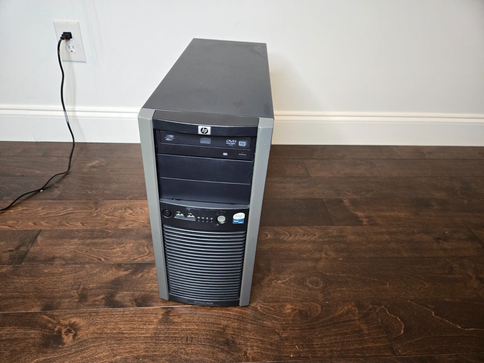 HP Porliant ML310 G4 Tower Server 2.13GHz 2GB Sata No HDD/OS