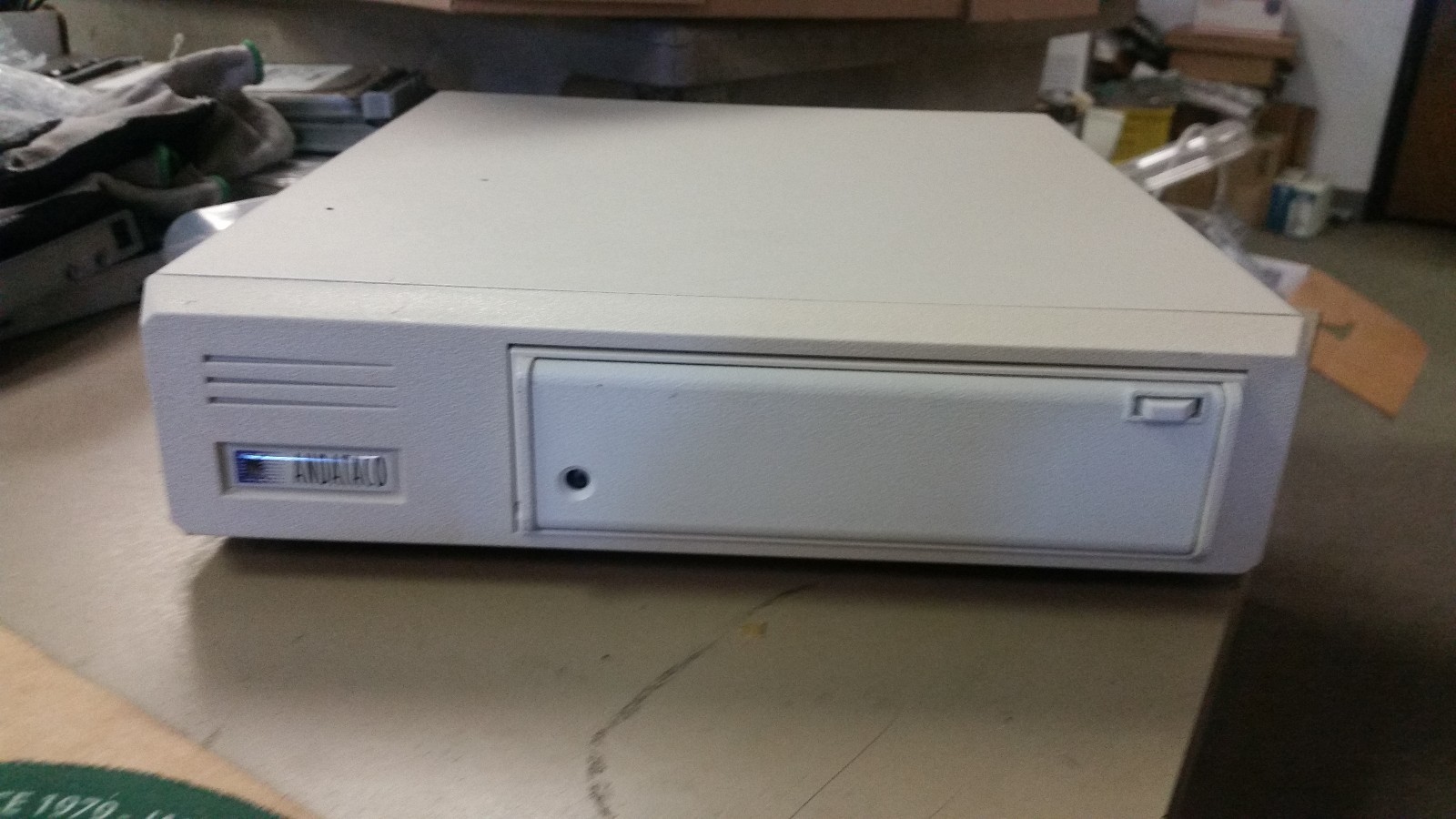 Tandberg Data 9155 250 MB SCSI External Tape Drive 5.25 with Case X025B51-JX2S1X