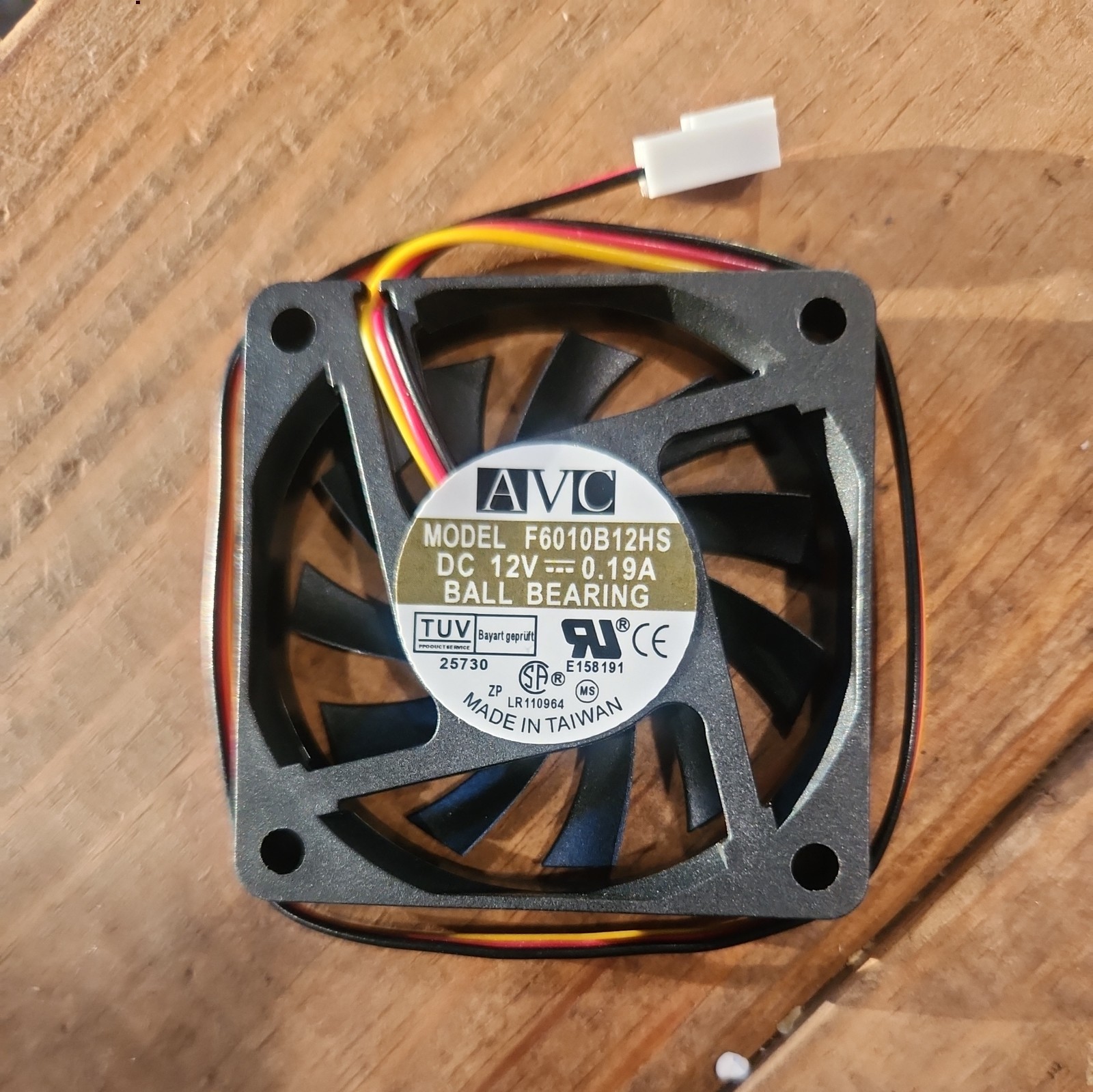 NEW AVC F6010B12HS DC12V 0.19A 60*60*10MM 6CM Cooling fan