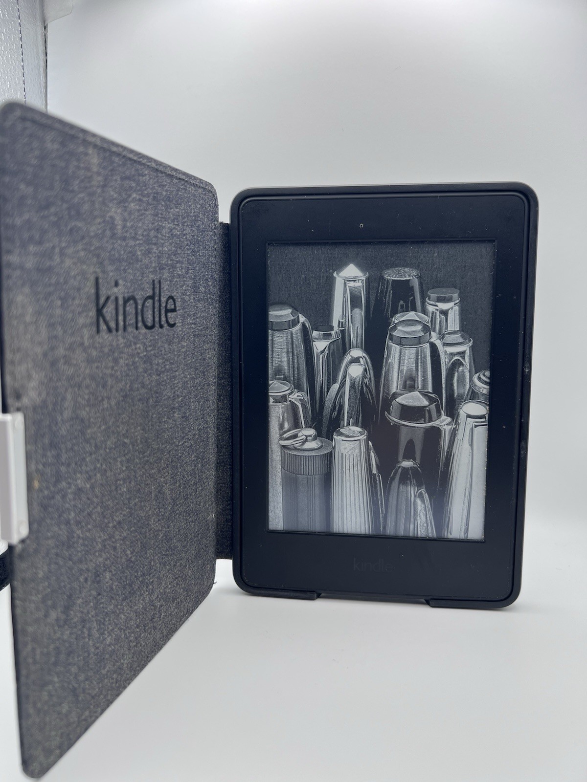 Amazon Kindle Paperwhite 7th Generation 4GB WiFi E-Reader Black w/ Case Bundle