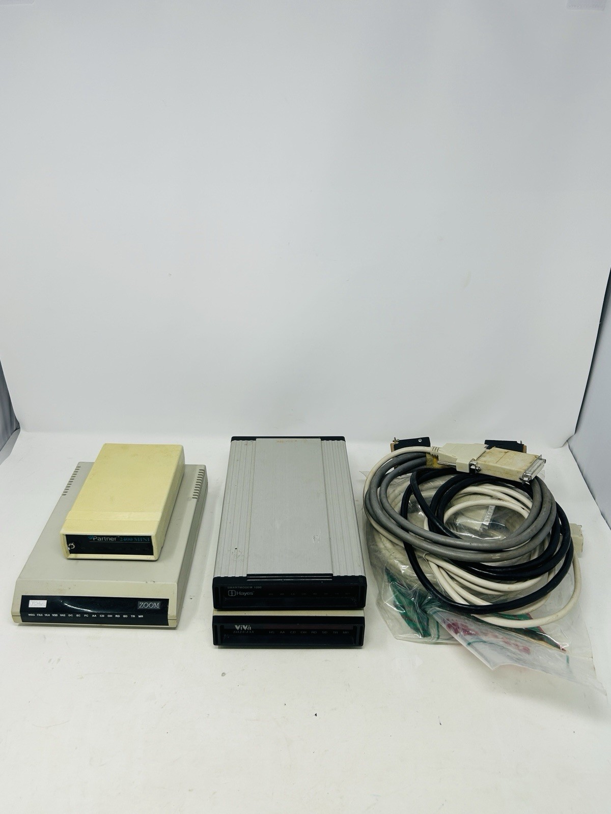 Vintage Modem Lot Hayes Smartmodem 1200 Zoom ViVa Partner 2400 Cables B42