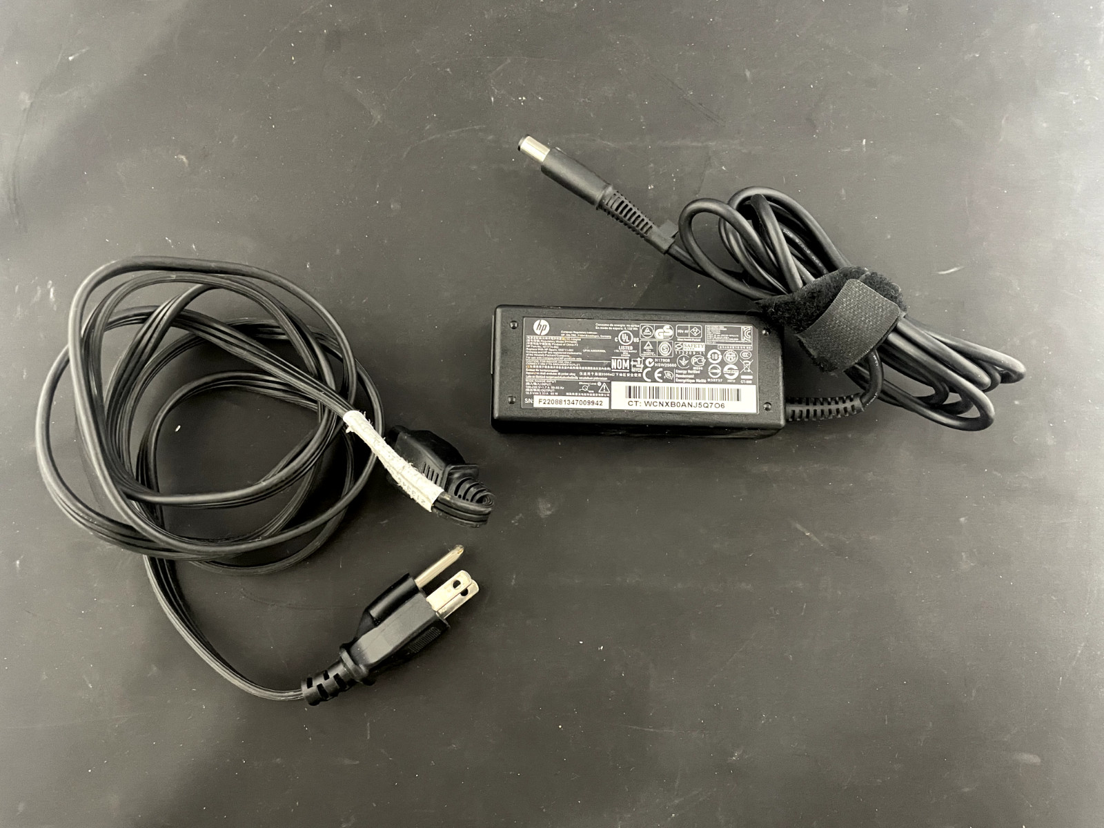 HP Power Supply Adapter Charger 677774-002 693711-001