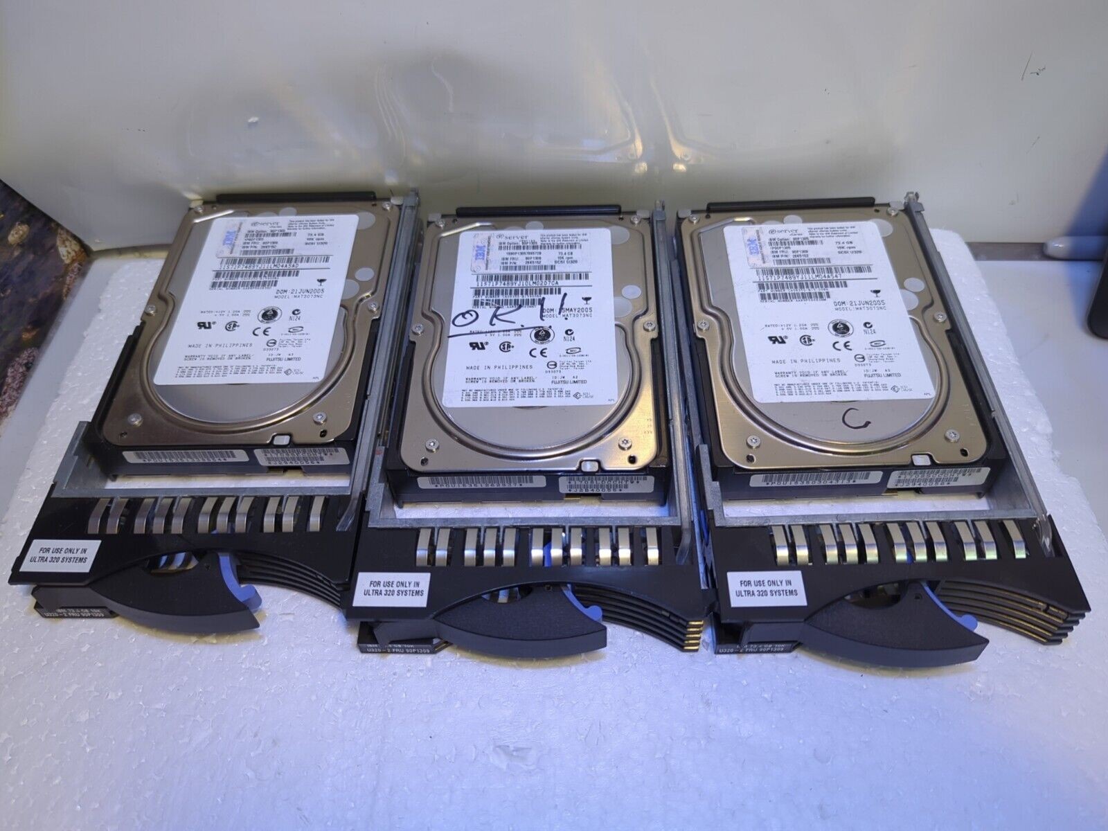 - 3x IBM FRU 90P1309 26K5152 SCSI 10K RPM 73GB Hard Drive w/ caddy 25R4100