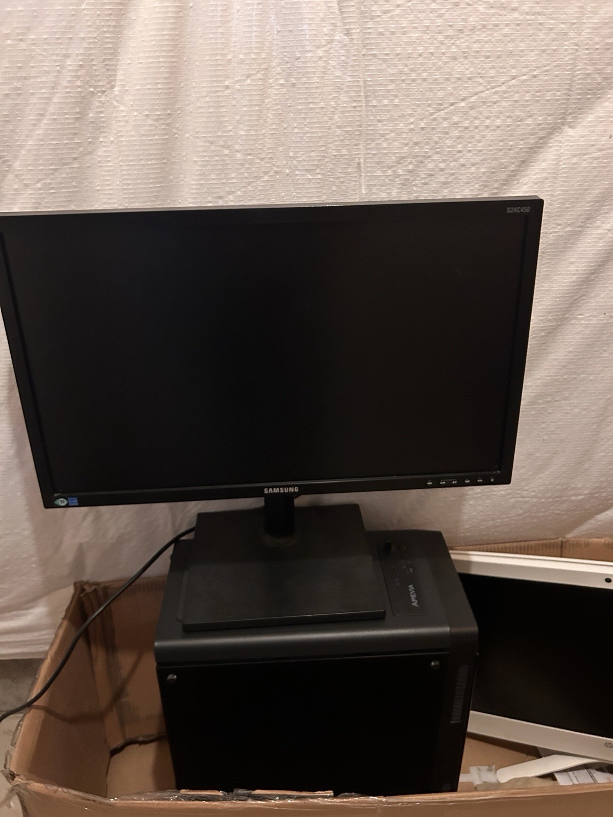 Samsung S24C450D 24 in Full HD Widescreen LED Backlight LCD Monitor
