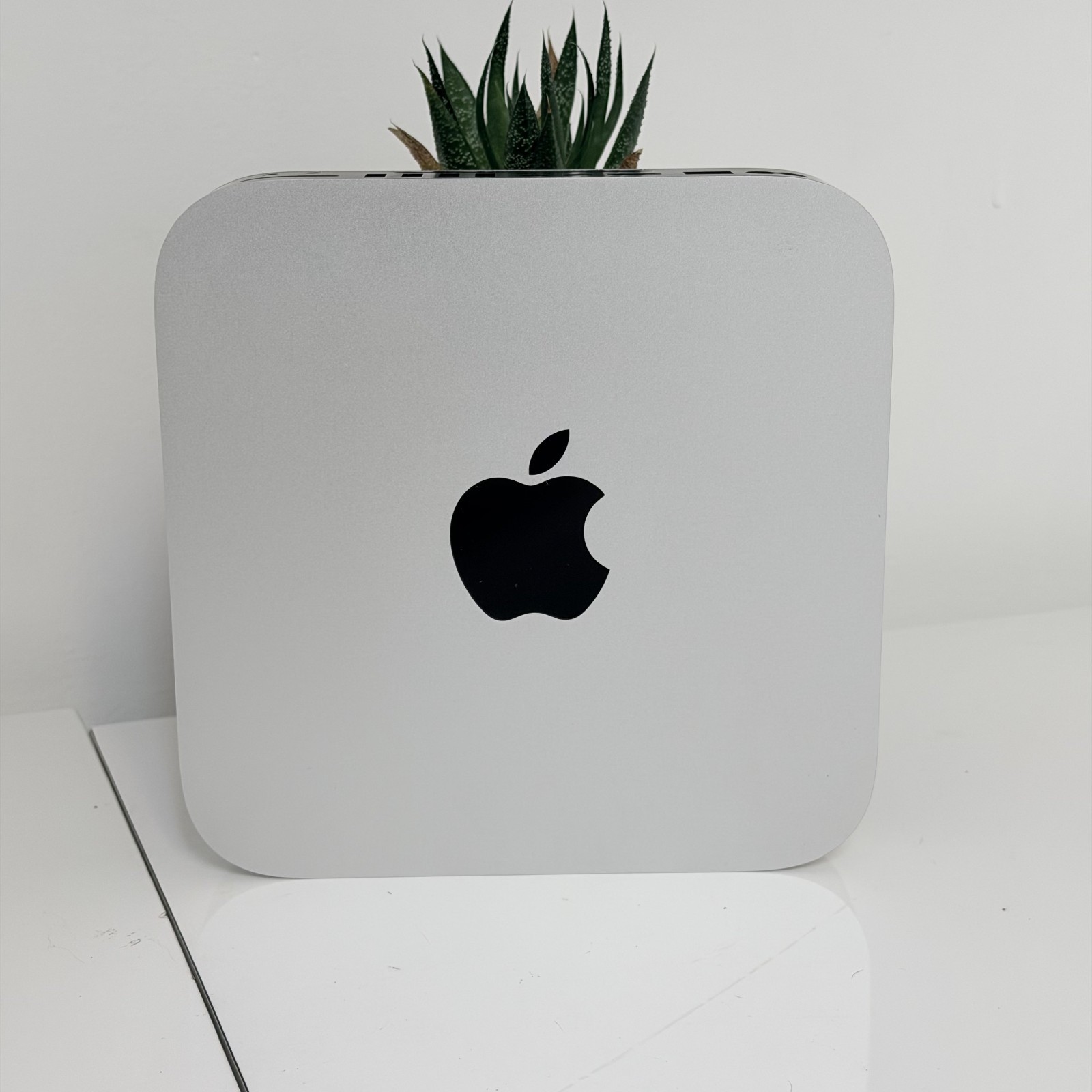 Late 2014 Apple Mac mini A1347 i5 1.4 GHz 4GB RAM 512GB HDD Silver 