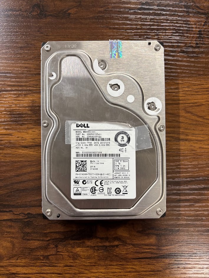 Dell MG03SCA300 3.5 inch SAS HDD For Parts, Not working
