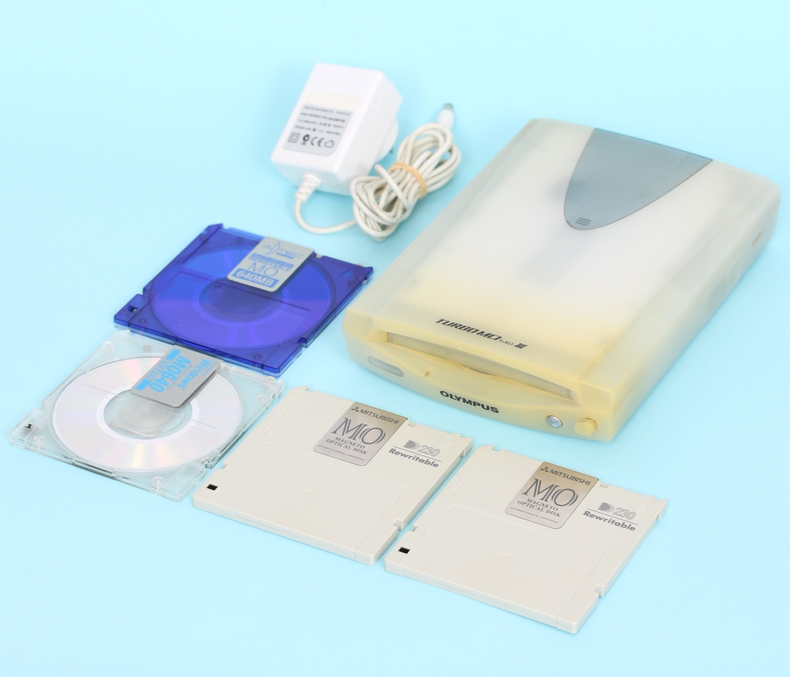 SCSI Olympus Turbo MO III 640MB Magneto Optical SCSI II HD50 MO Drive + 4x Disks