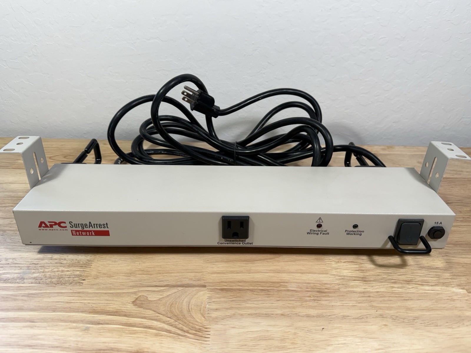 APC SurgeArrest Network NET9RM 9 Outlet 1U Rackmount Power Strip Surge Protector