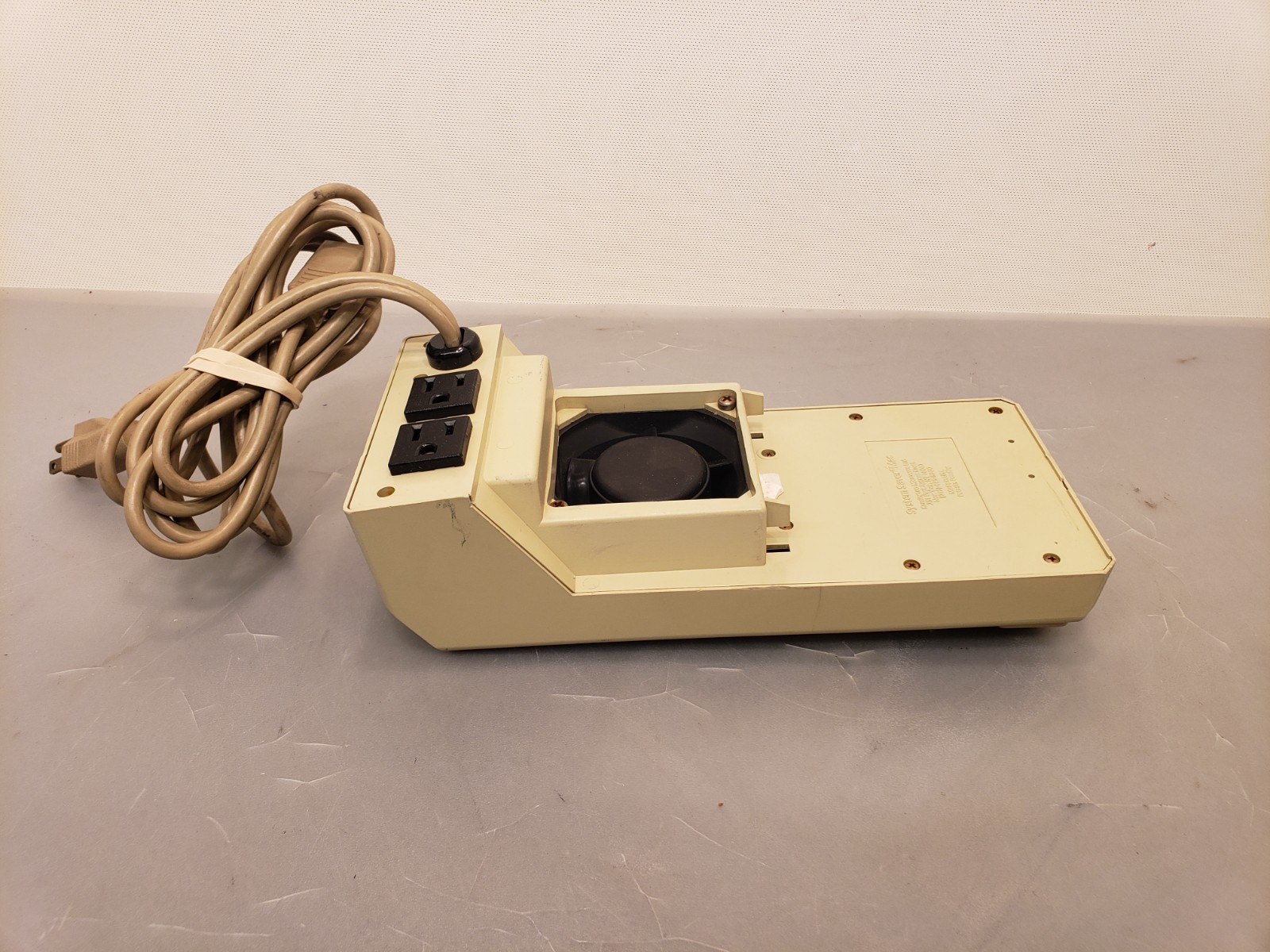 Kensington System Saver IIgs Power Strip for Apple IIgs Vintage *Damaged *Works