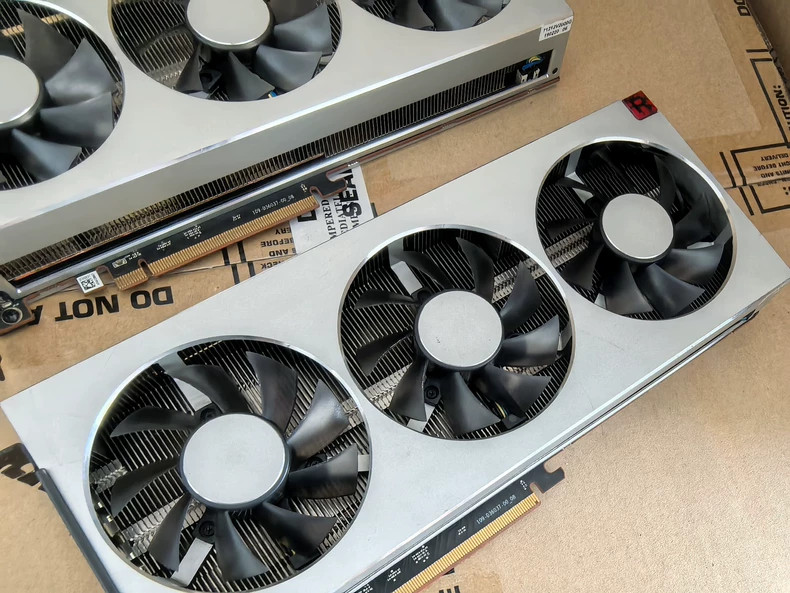 AMD Radeon VII 7 16GB Graphics Card GPU Tested 100% Working