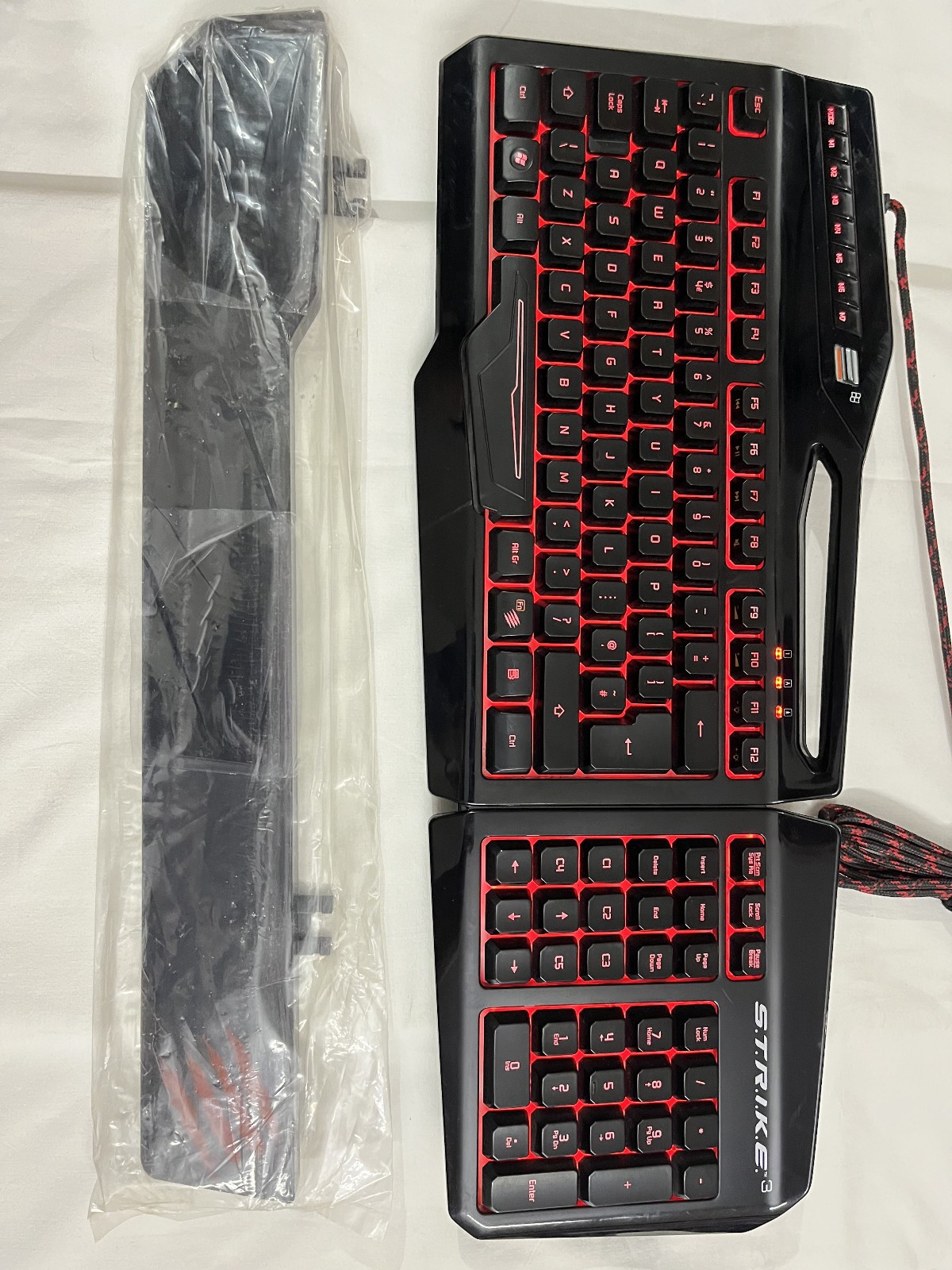Mad Catz STRIKE 3 RGB Gaming Keyboard Black Macro Wrist Rest Open Box With Box