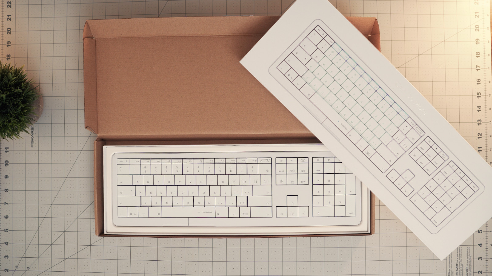 CLVX 1 Mac Wireless Keyboard with Trackpad Full Size Bluetooth White