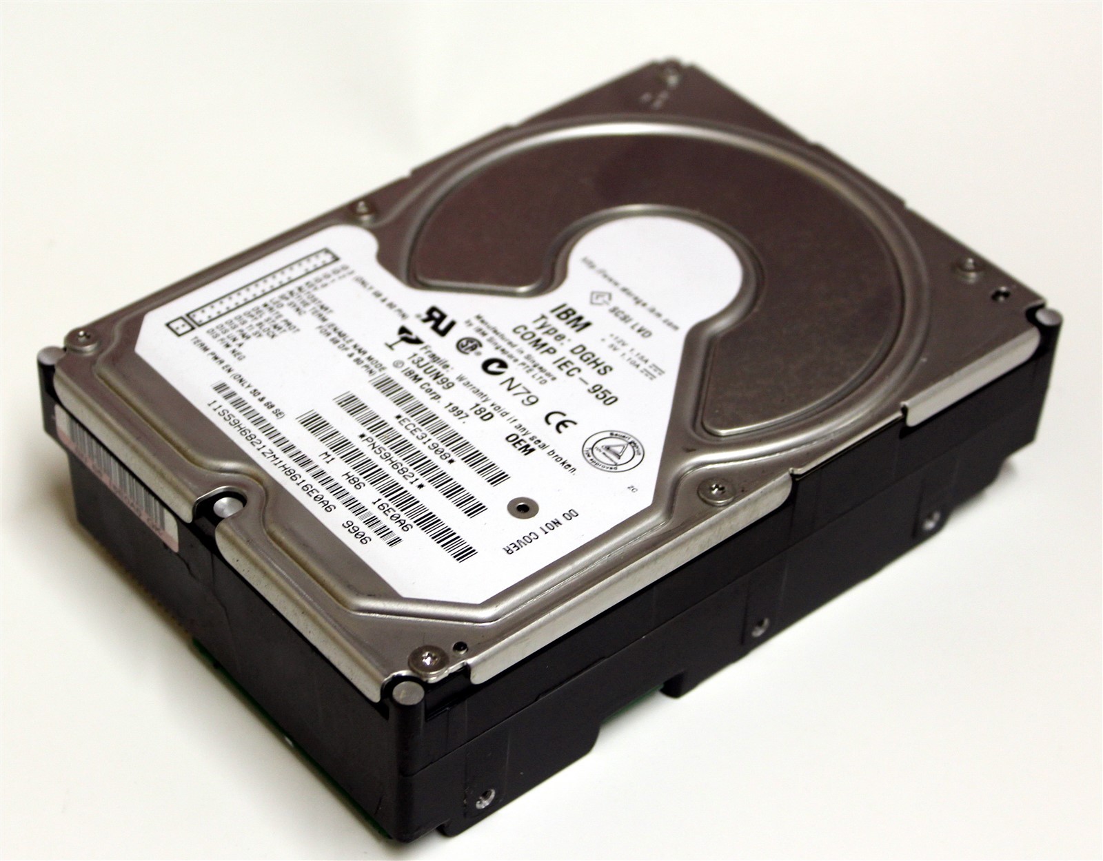 IBM HDD 9.1GB Ultra2 Hard Drive DGHS COMP IEC-950 ECE31908 SCSI 68 PIN 59H6821