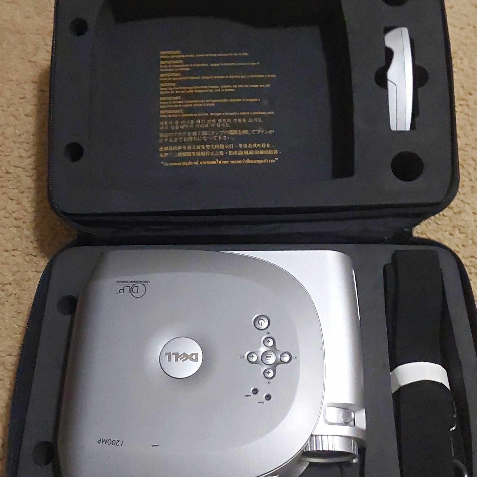 Dell 1200MP DLP XGA 1024x768 2000 ANSI lm Projector w/ Case Remote WITH Remote 