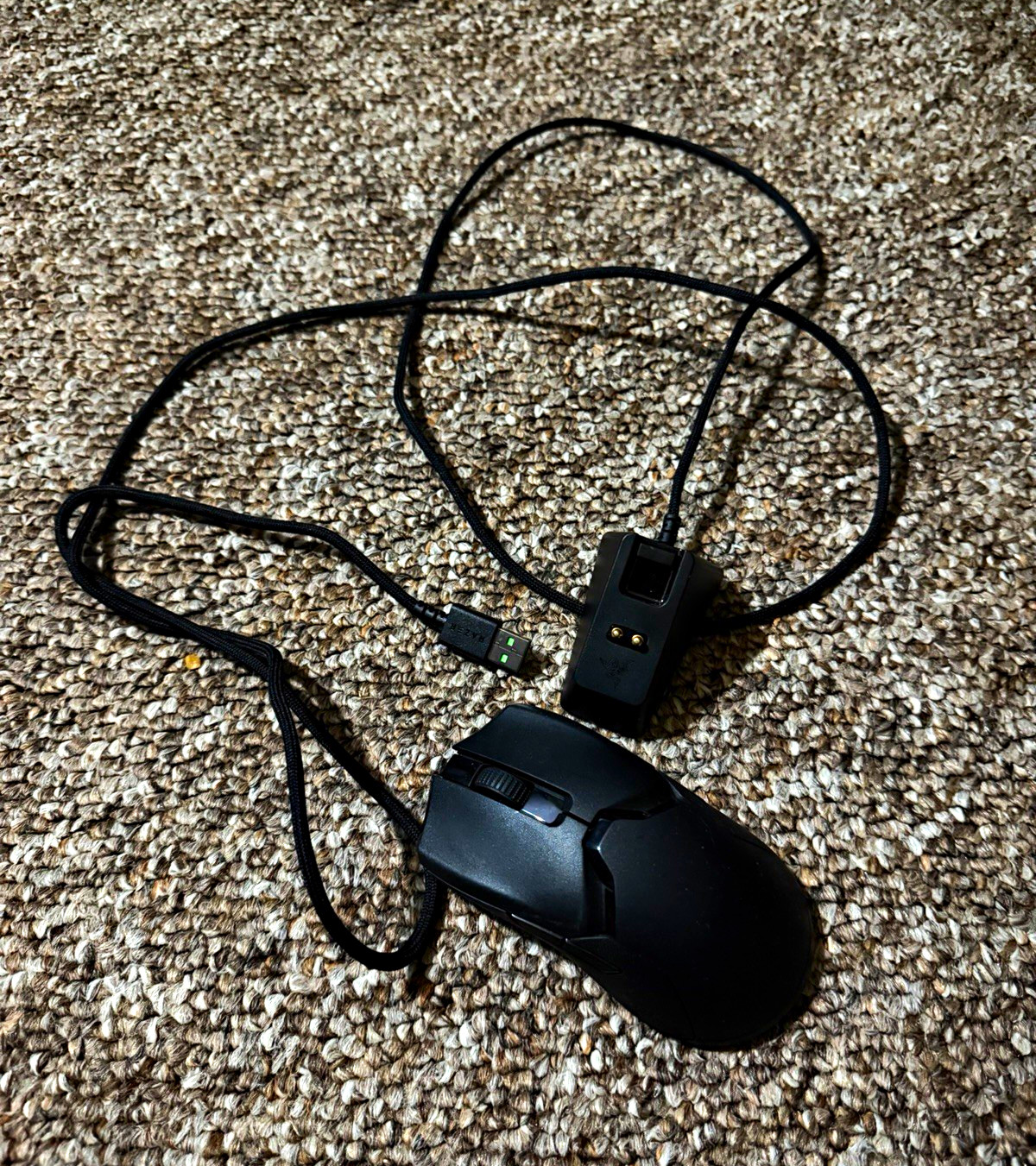Razer Viper Mini wireless mouse with charging stand