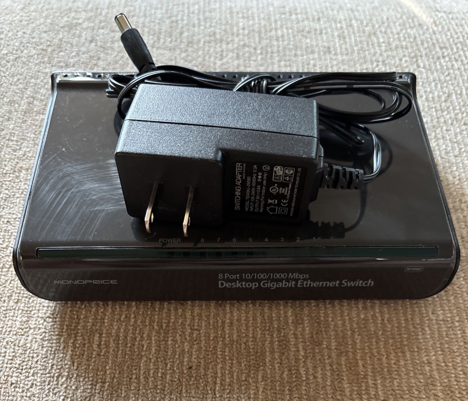 Monoprice 8 Port 10/100/1000 Mbps Gigabit Ethernet Switch M1008D