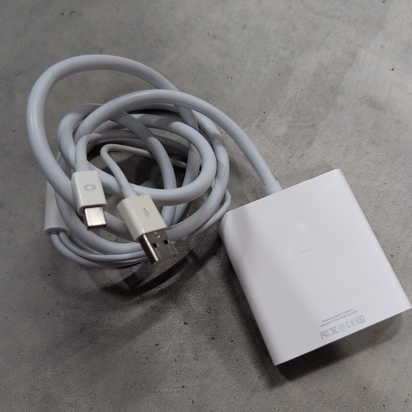 GENUINE Apple A1306 Mini Display Port to Dual-link DVI Adapter - White