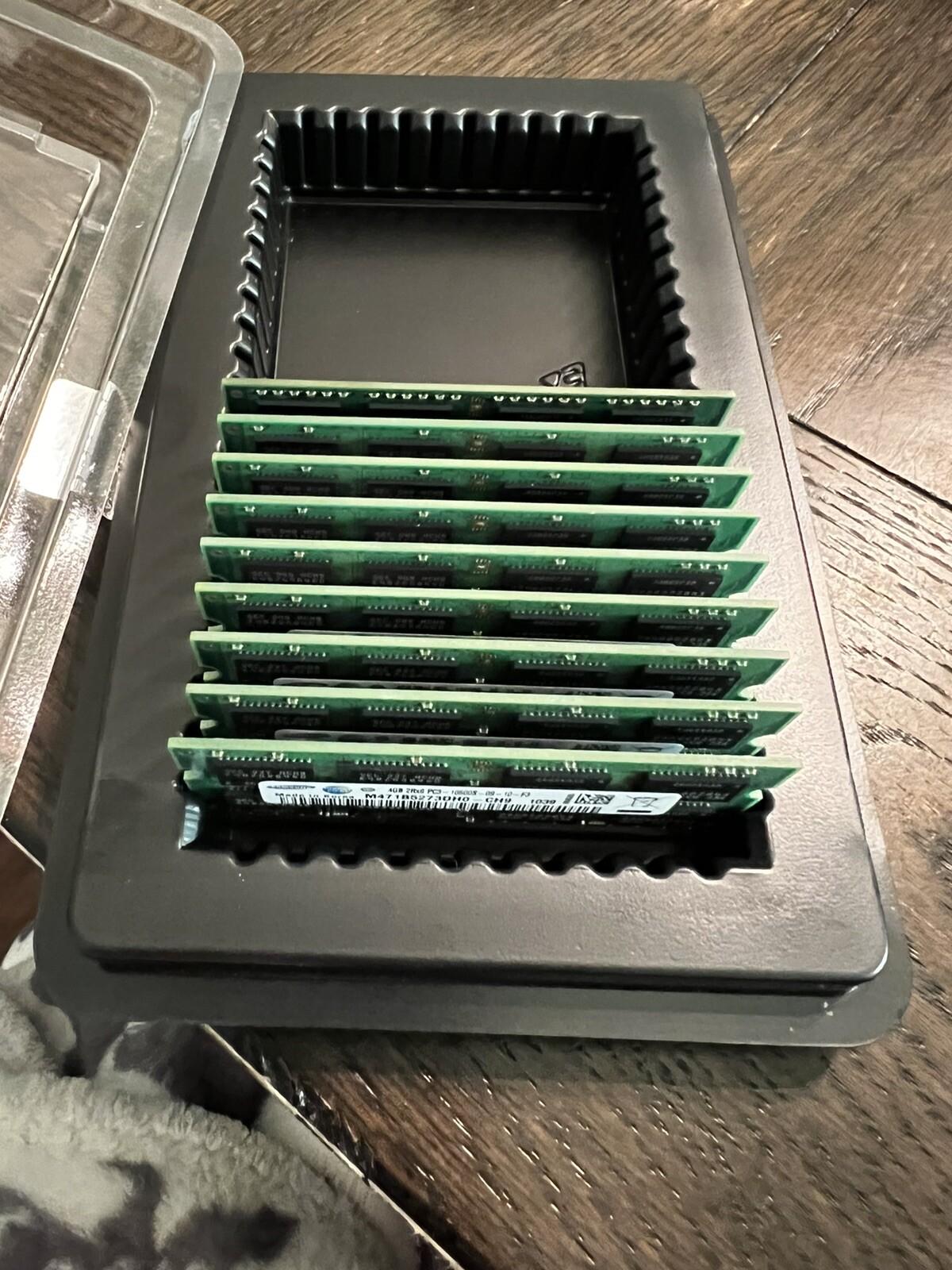 Nine Samsung Planet First 4G 2Rx8 PC-10600S-09-10-F2 (DR)