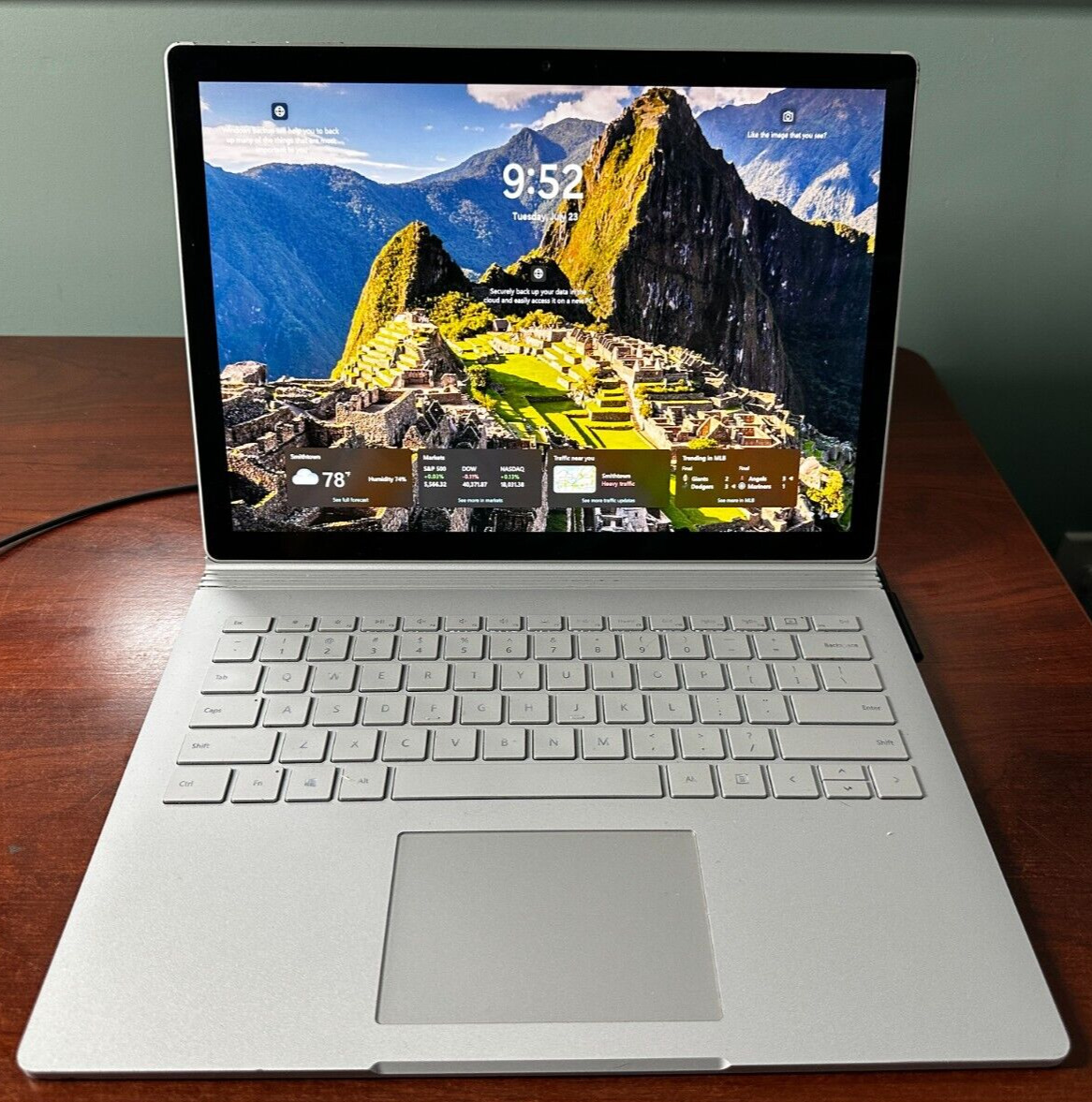 Microsoft Surface Book 2 13.5 TOUCH Core i5-7300U 2.40Ghz 8GB RAM 256GB SSD W11P