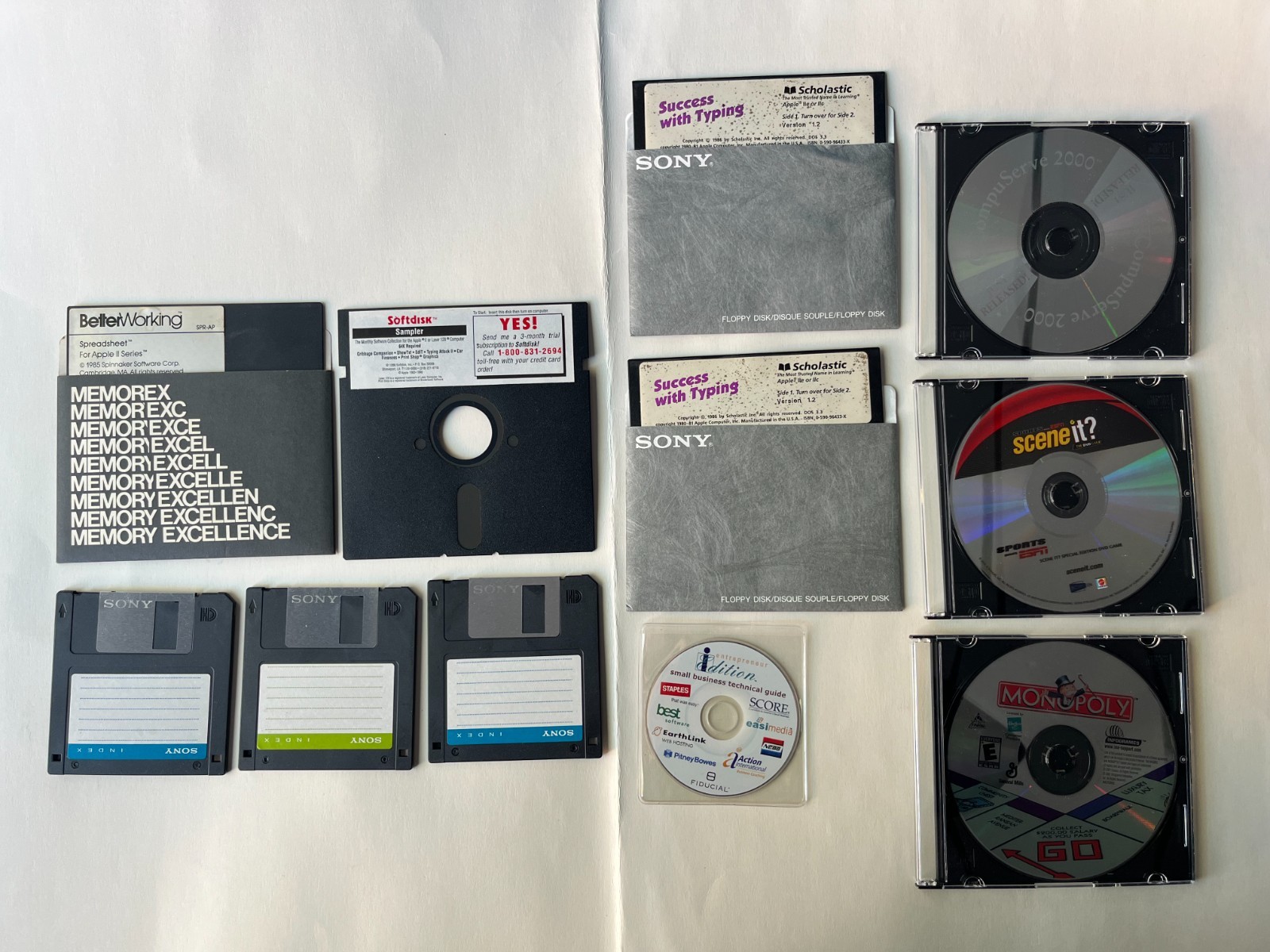 Lot of vintage computer media (floppy disks, diskettes, CD-Roms, mini CD-Rom)