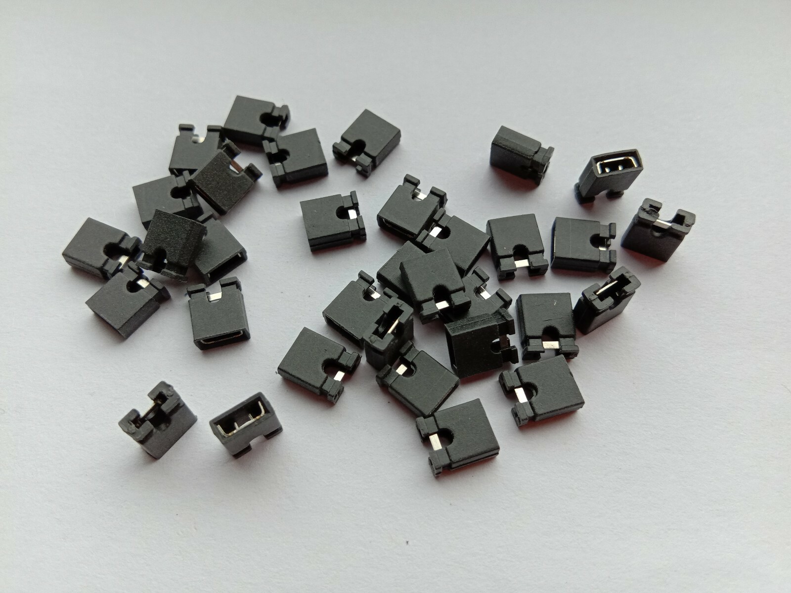 1000 pcs 2.54mm Mini Jumper Shorted Cap Black Standard Circuit Board 6x5x2mm