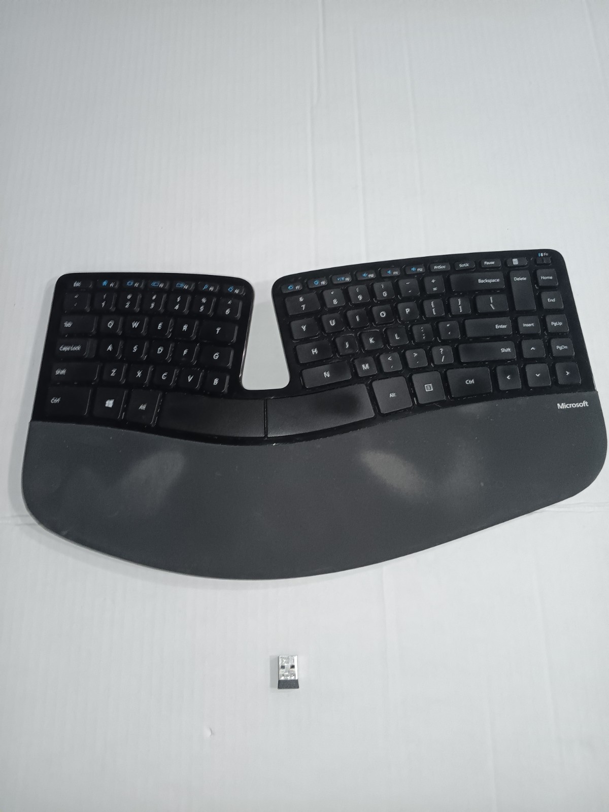 Microsoft Sculpt Ergonomic Wireless Keyboard Model 1559 w/ USB Dongle (Tested)