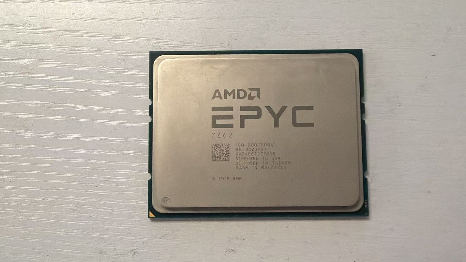 AMD Epyc 7262 Server Processor 3.4 GHz, 8 Cores, Socket SP3 100-000000041