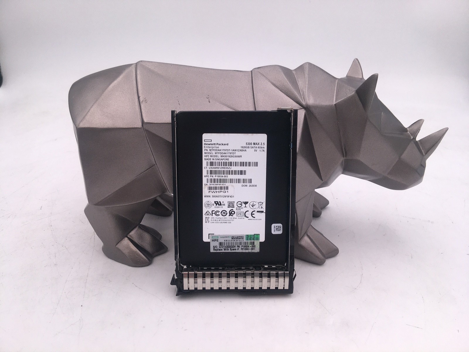 875867-001 HP 1.92TB SATA 6G MU SFF 2.5in SC SSD 875478-B21