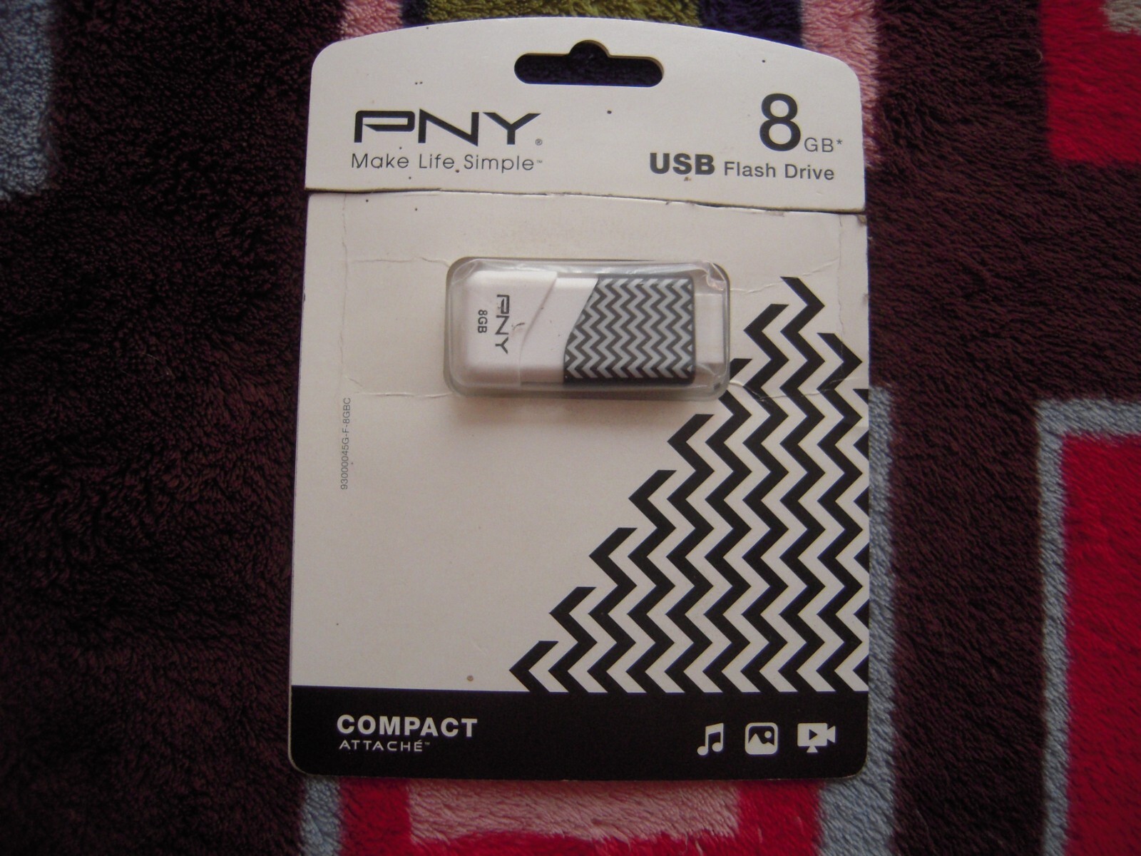 VINTAGE PNY 8GB USB COMPACT ATTACHE FLASH DRIVE P-FD8GBCOMC-GE