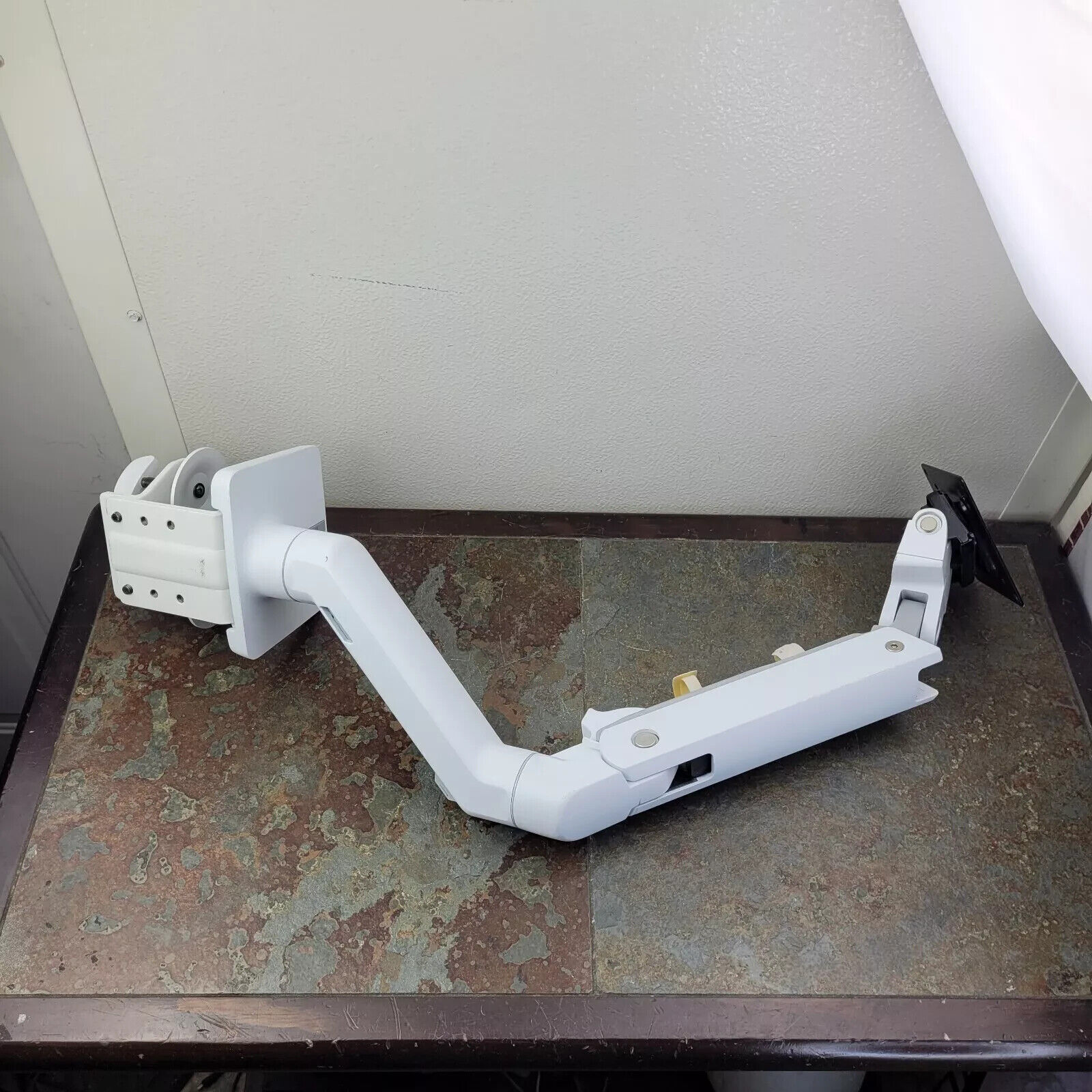 Ergotron 45-475-216 Desk Monitor Arm - White