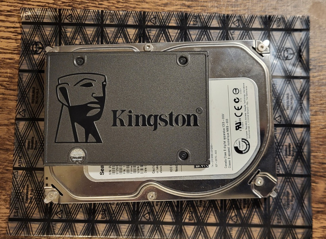 Seagate Barracuda 250GB 3.5" ST250DM000 With Kingston SA400S37/240G