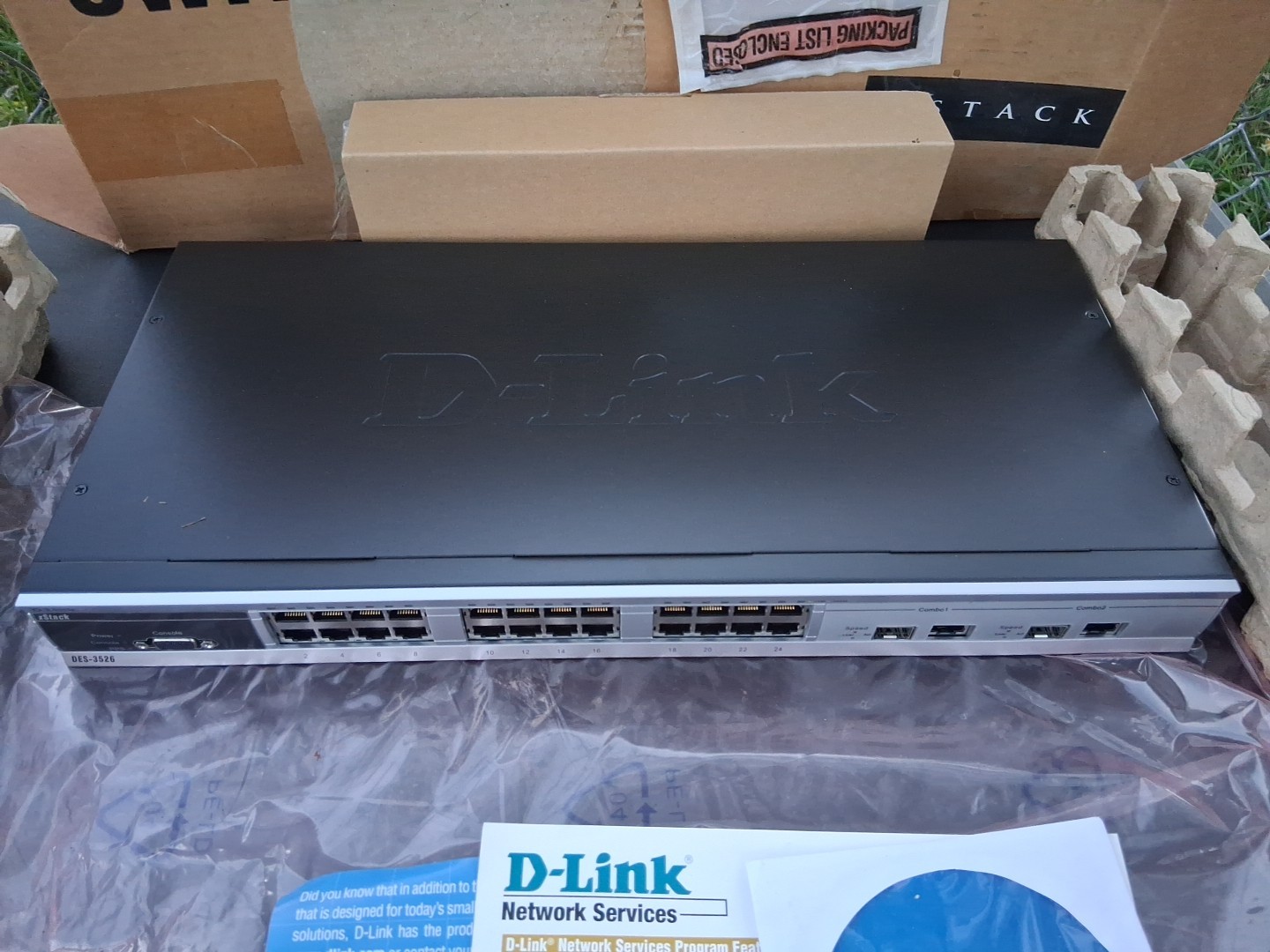 D-Link DES-3528 24-Port xStack Ethernet Switch In Box
