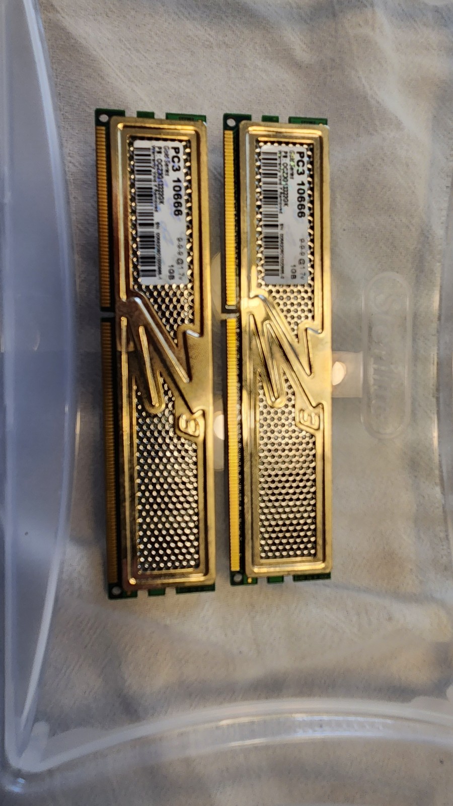 Tested OCZ 1 GB X 2 OCZ3G13332GK PC3-10666 1333 MHz DDR3 Memory Gold 