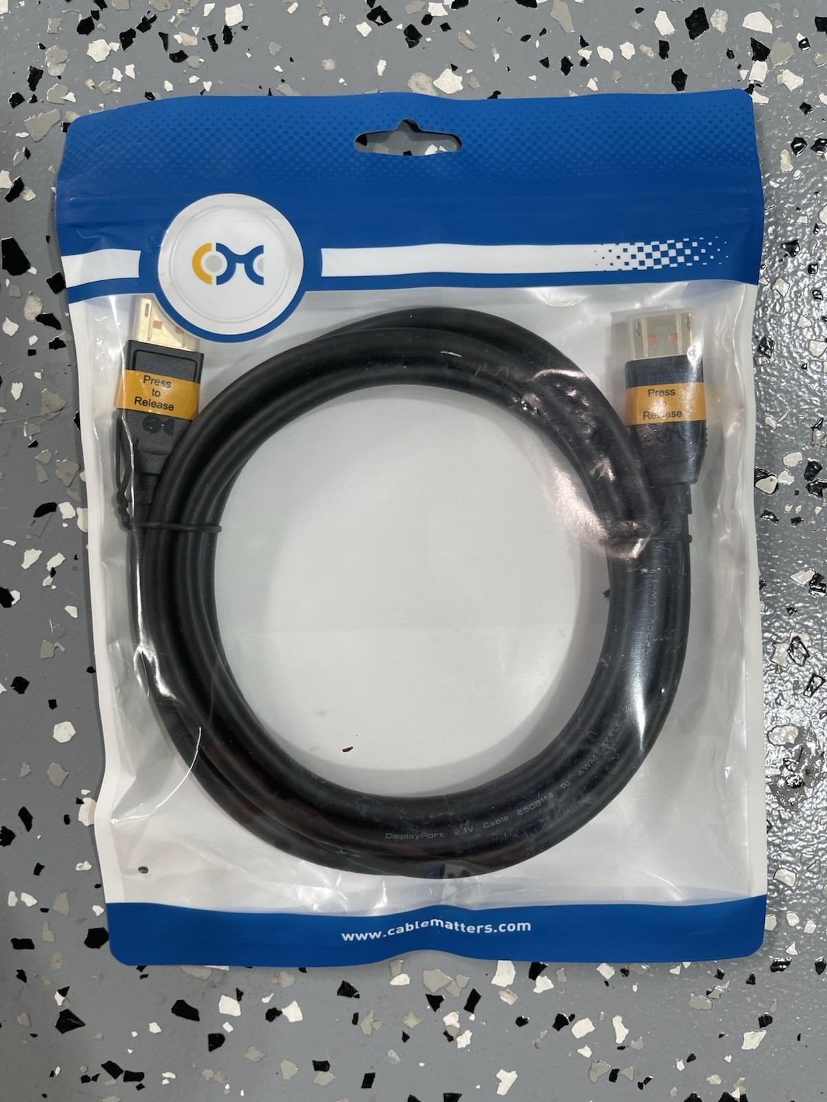 NEW Cable Matters [VESA Certified] 80Gbps DisplayPort 2.1 Cable, 6.6ft / 2m