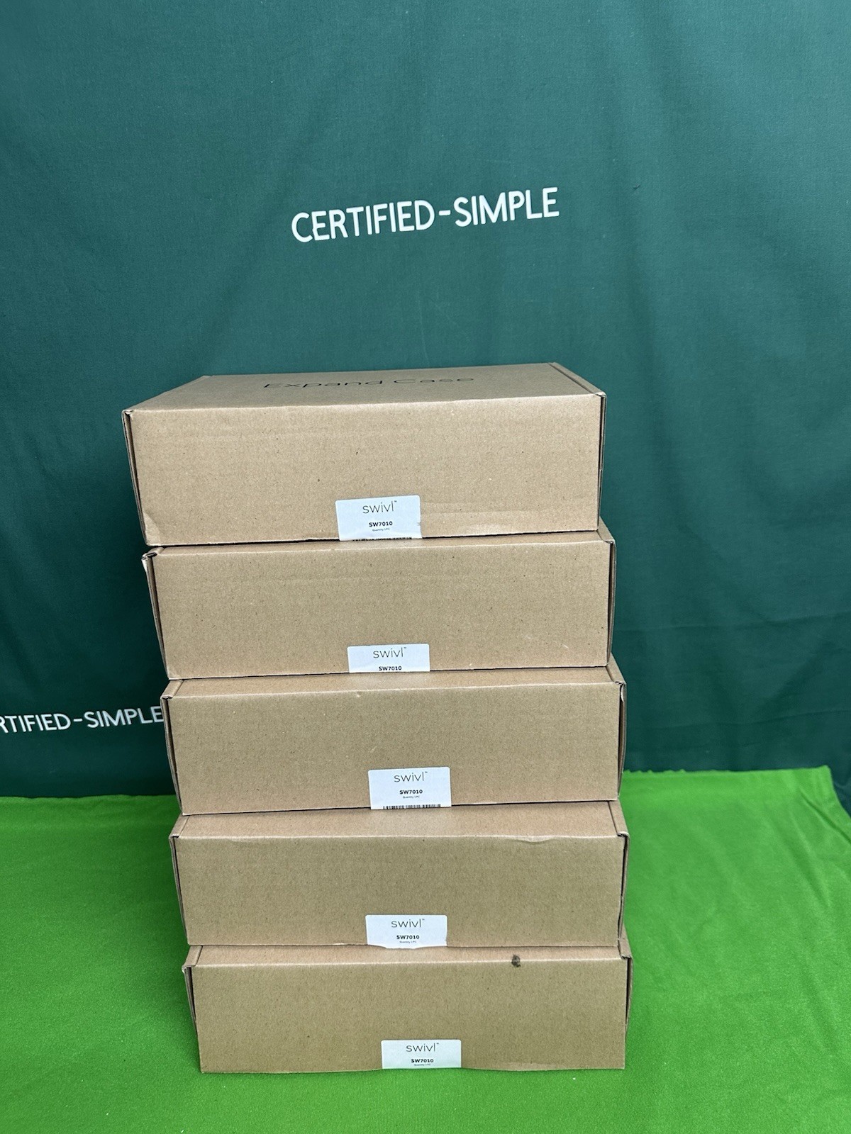 Lot of 5 Swivl SW7010 Expand Case with Lens & Stand for iPad Air / Pro