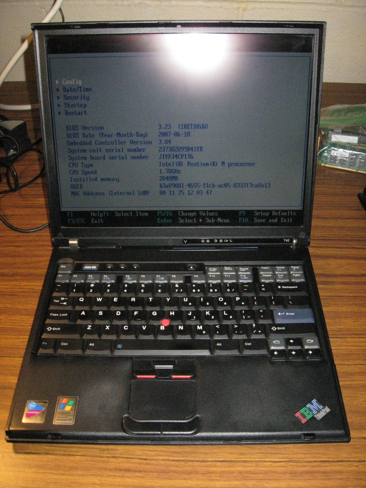 IBM Thinkpad T42 Laptop Computer w/ IBM AC Adapter -- 2373-8ZU / Radeon 9600