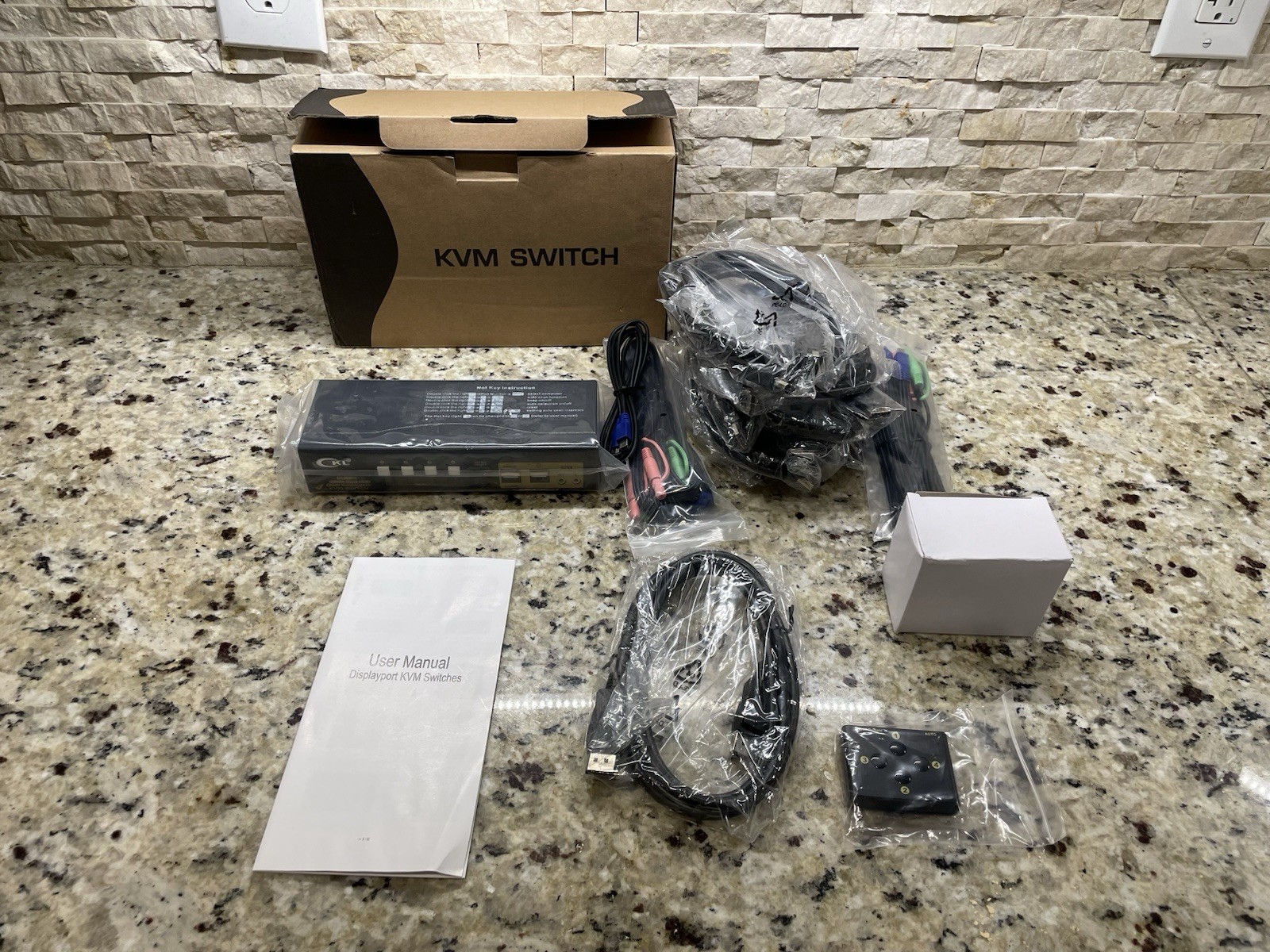 CKL 4 PORT DUAL MONITOR KVM SWITCH HDMI 4K 60HZ