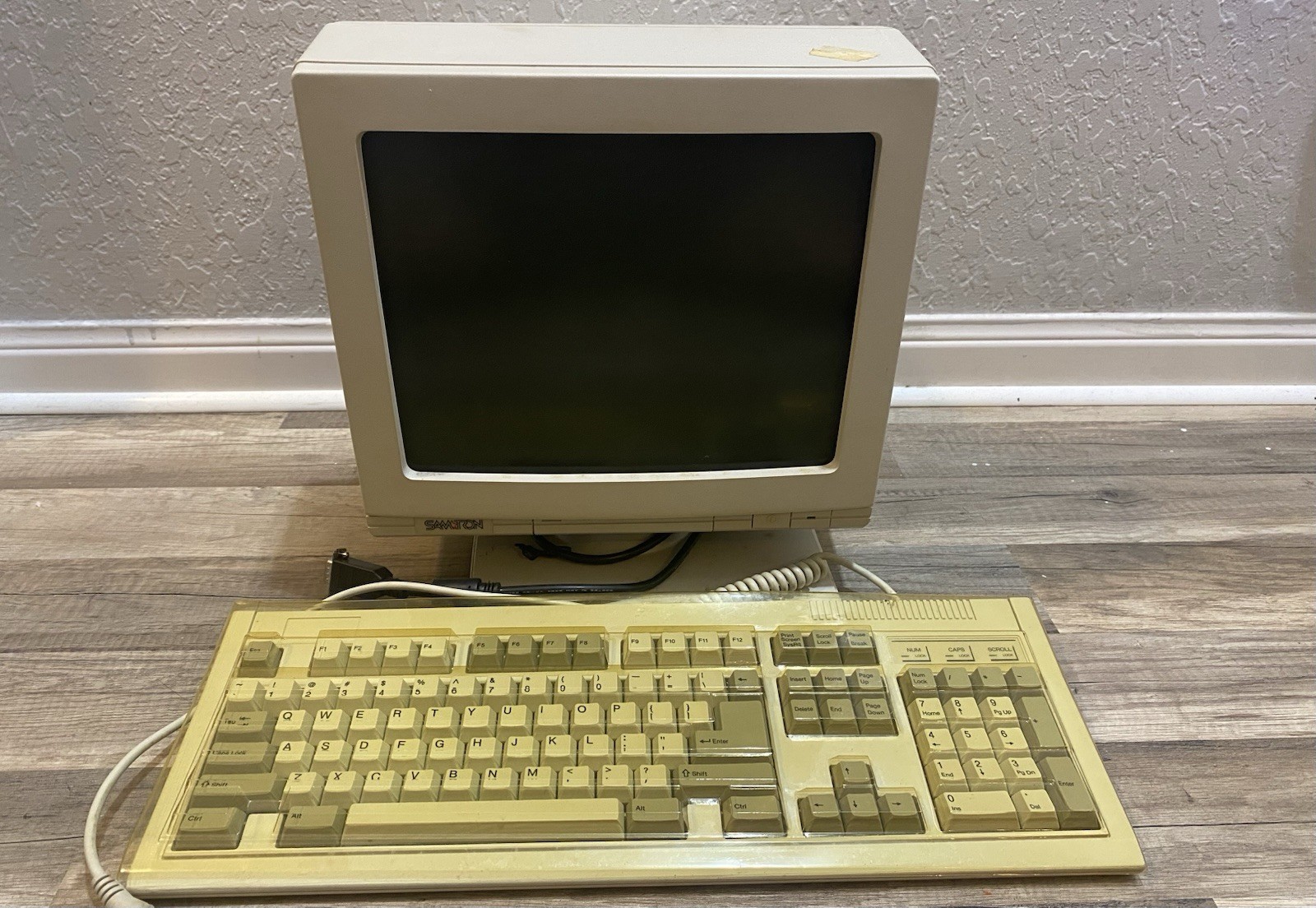 Vintage Samtron SM-460 14” Monochrome Computer Monitor/ Monterrey K208 Keyboard