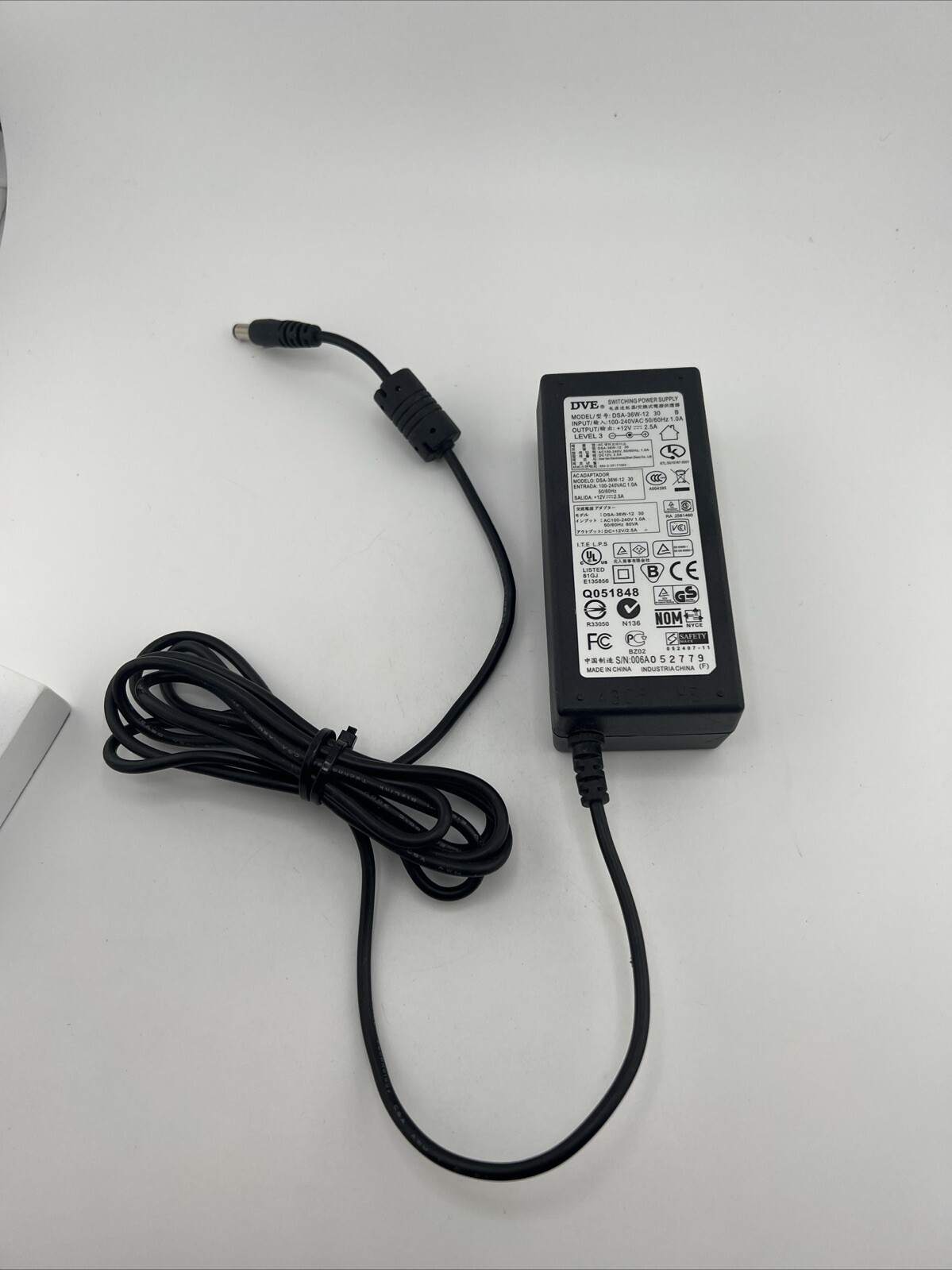 DVE DSA-36W-12 30 B Switching Power Supply 12V 2.5A 30W No Power Cord New