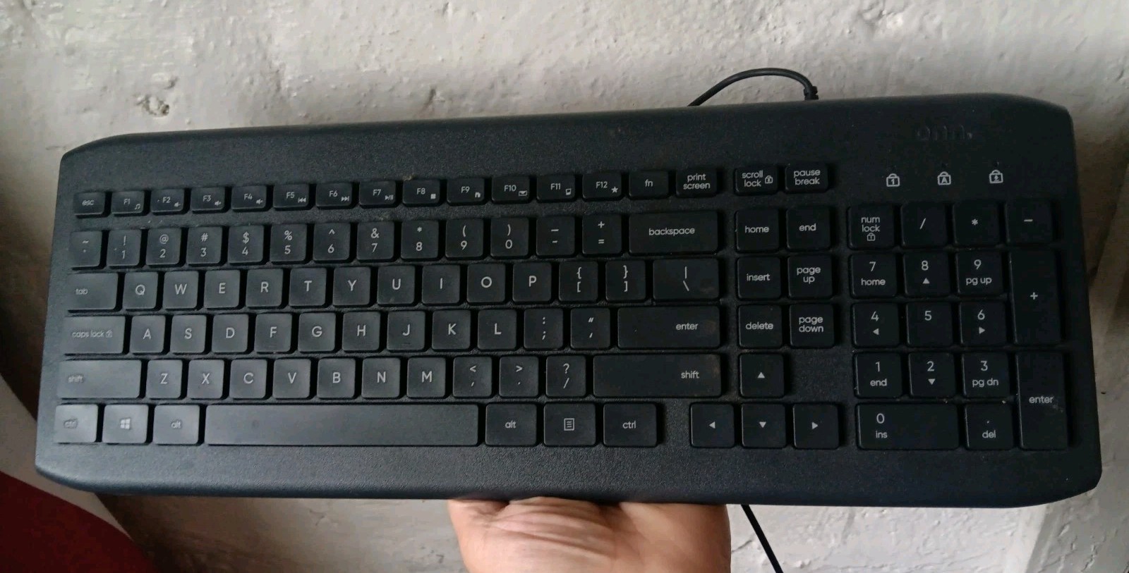 ONN 100009052 USB Computer Keyboard with 104 - Keys and 5 ft cord 